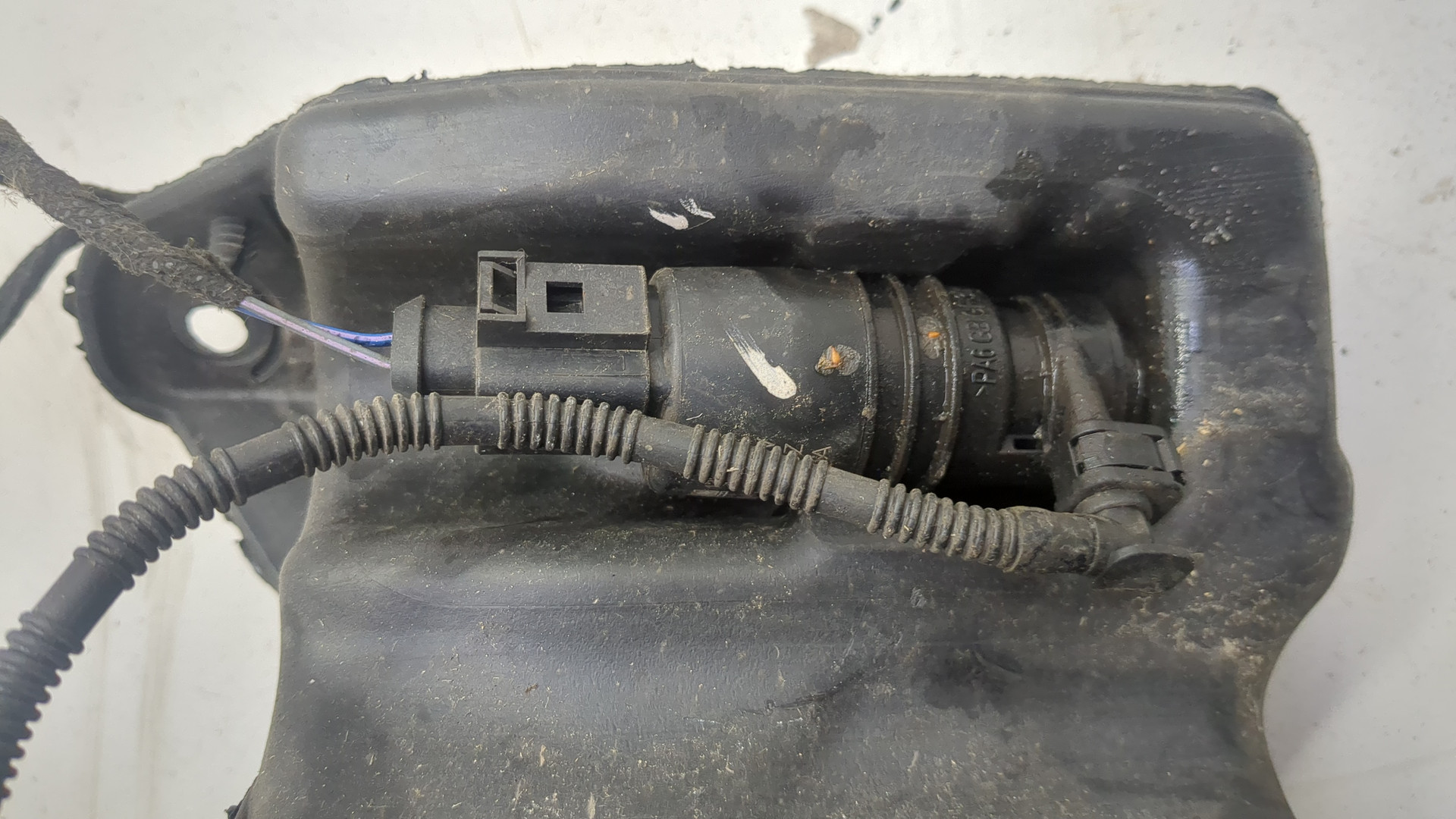 Бачок омывателя лобового стекла