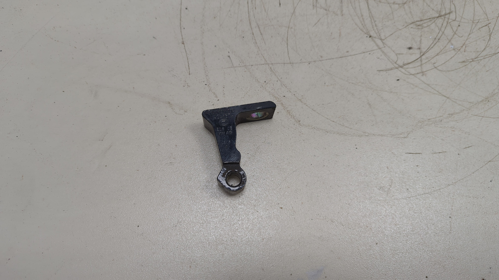 Петля двери