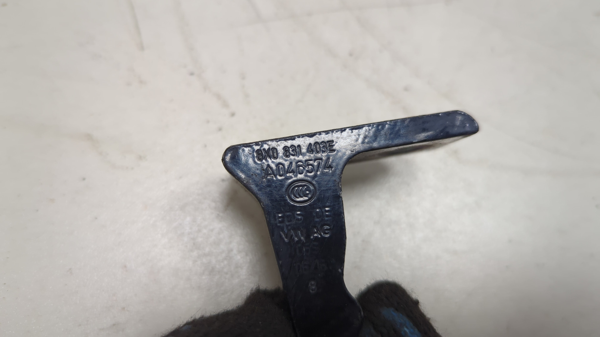 Петля двери