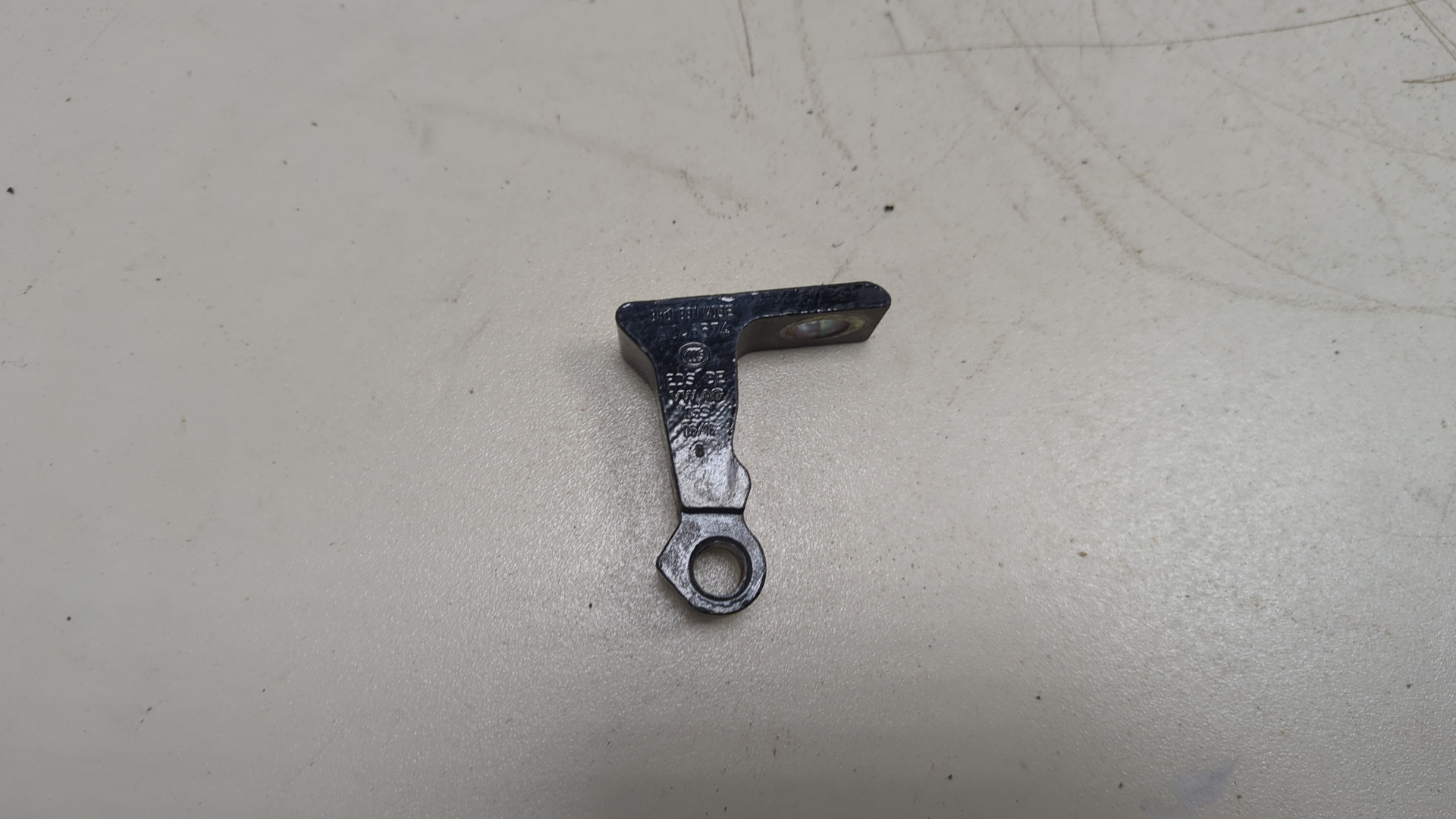 Петля двери