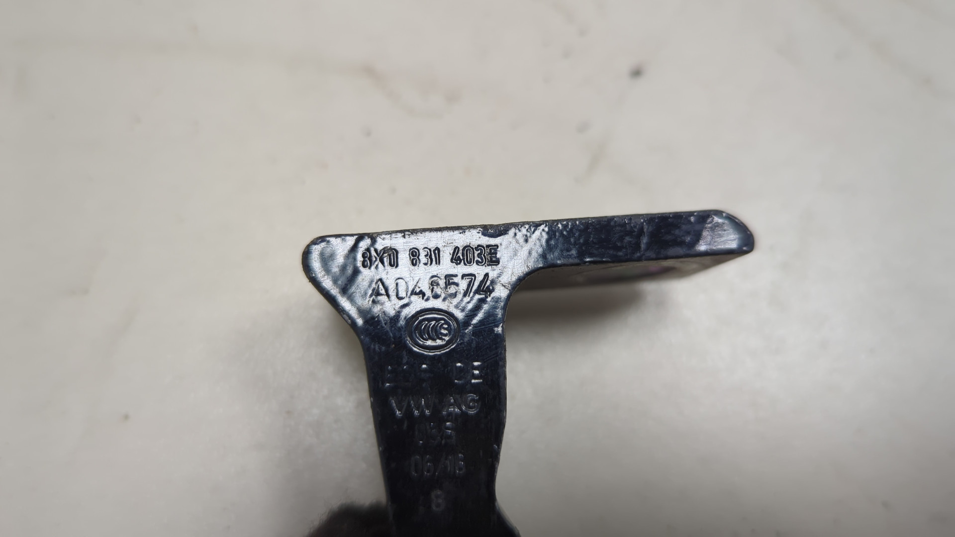 Петля двери