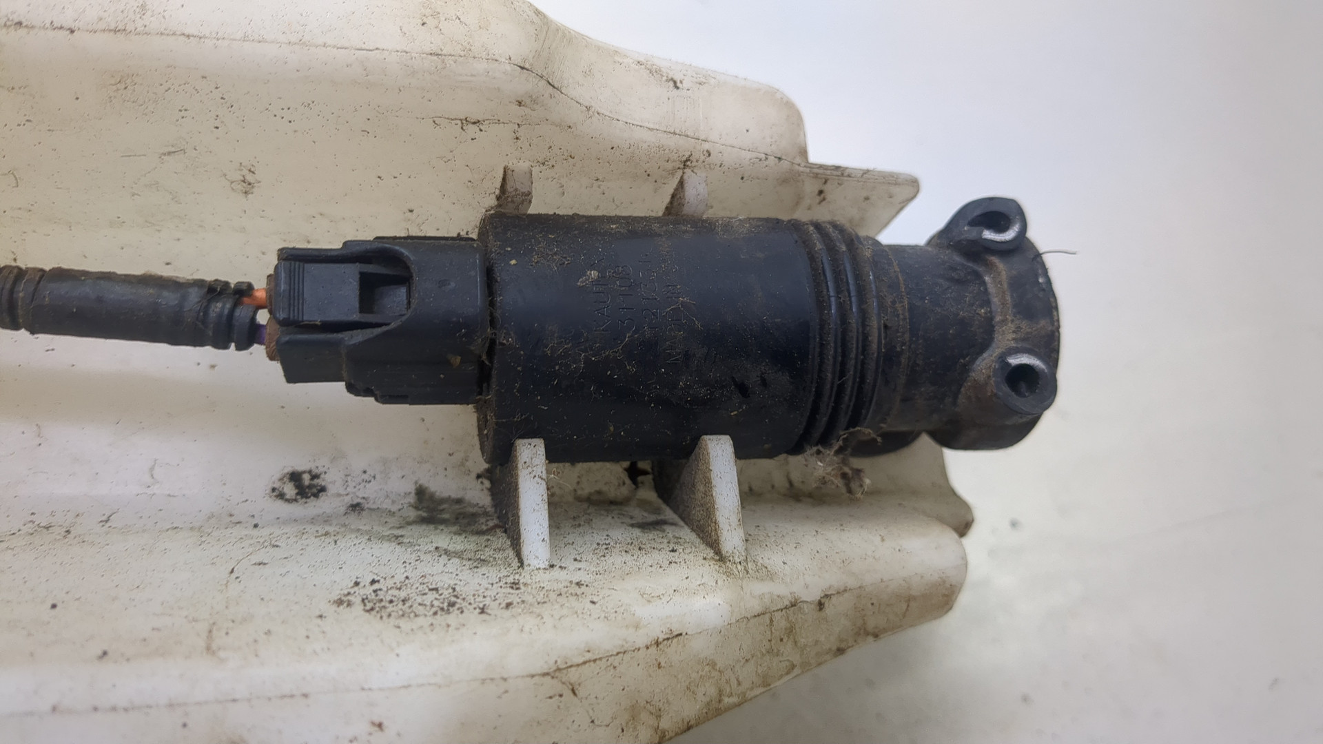 Бачок омывателя лобового стекла