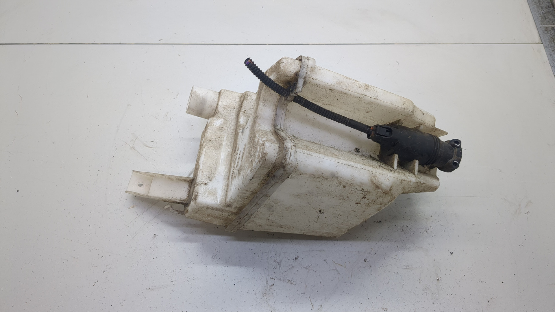 Бачок омывателя лобового стекла