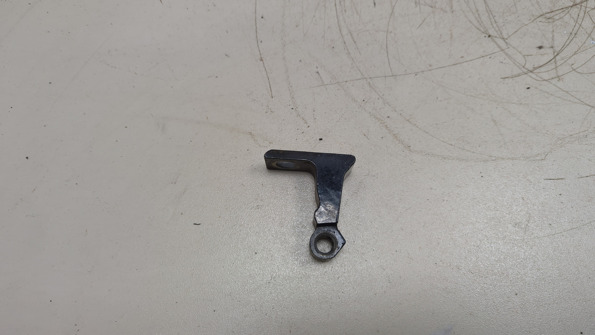 Петля двери