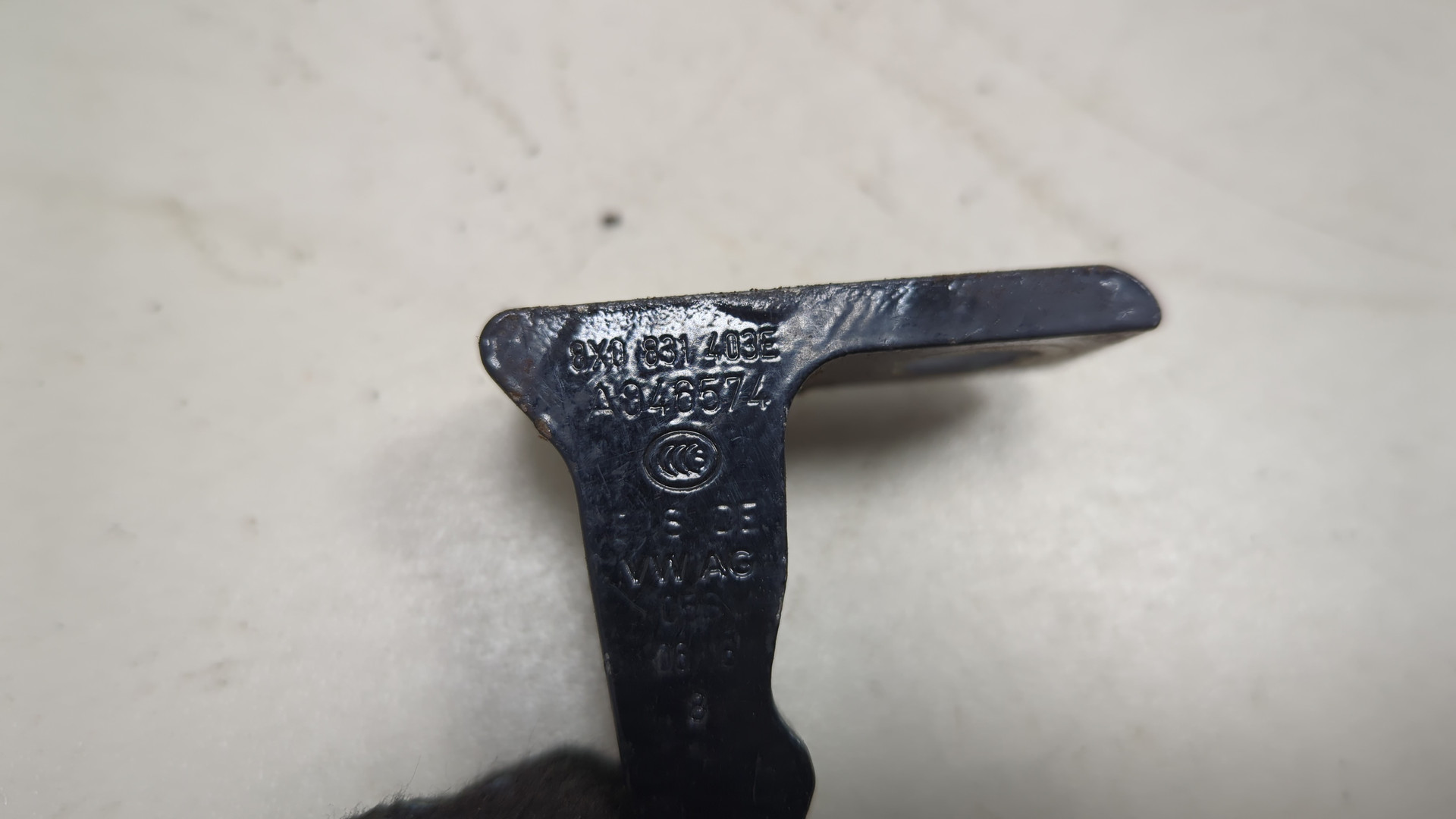 Петля двери