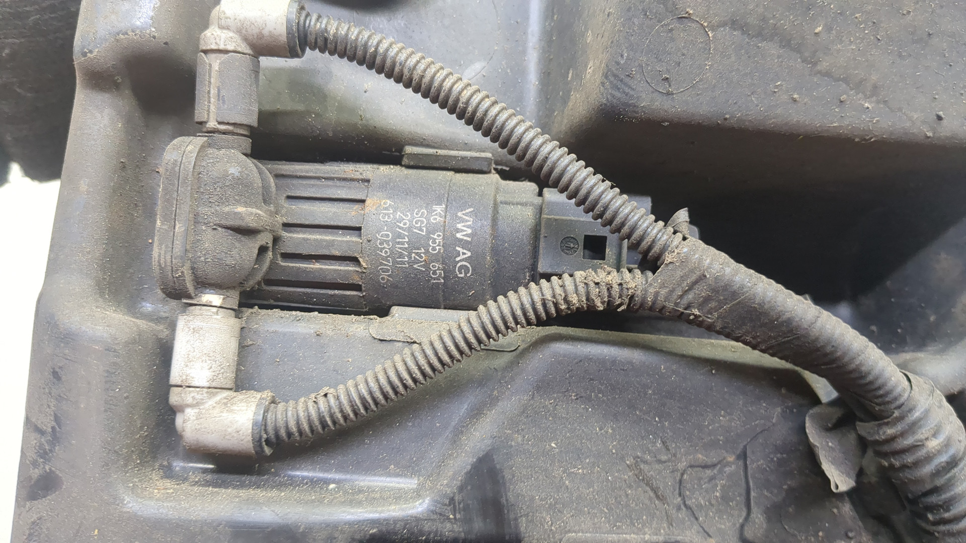 Бачок омывателя лобового стекла