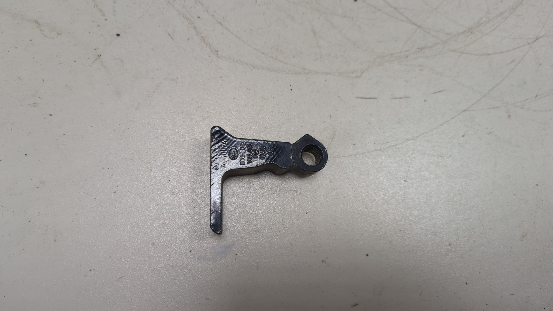 Петля двери