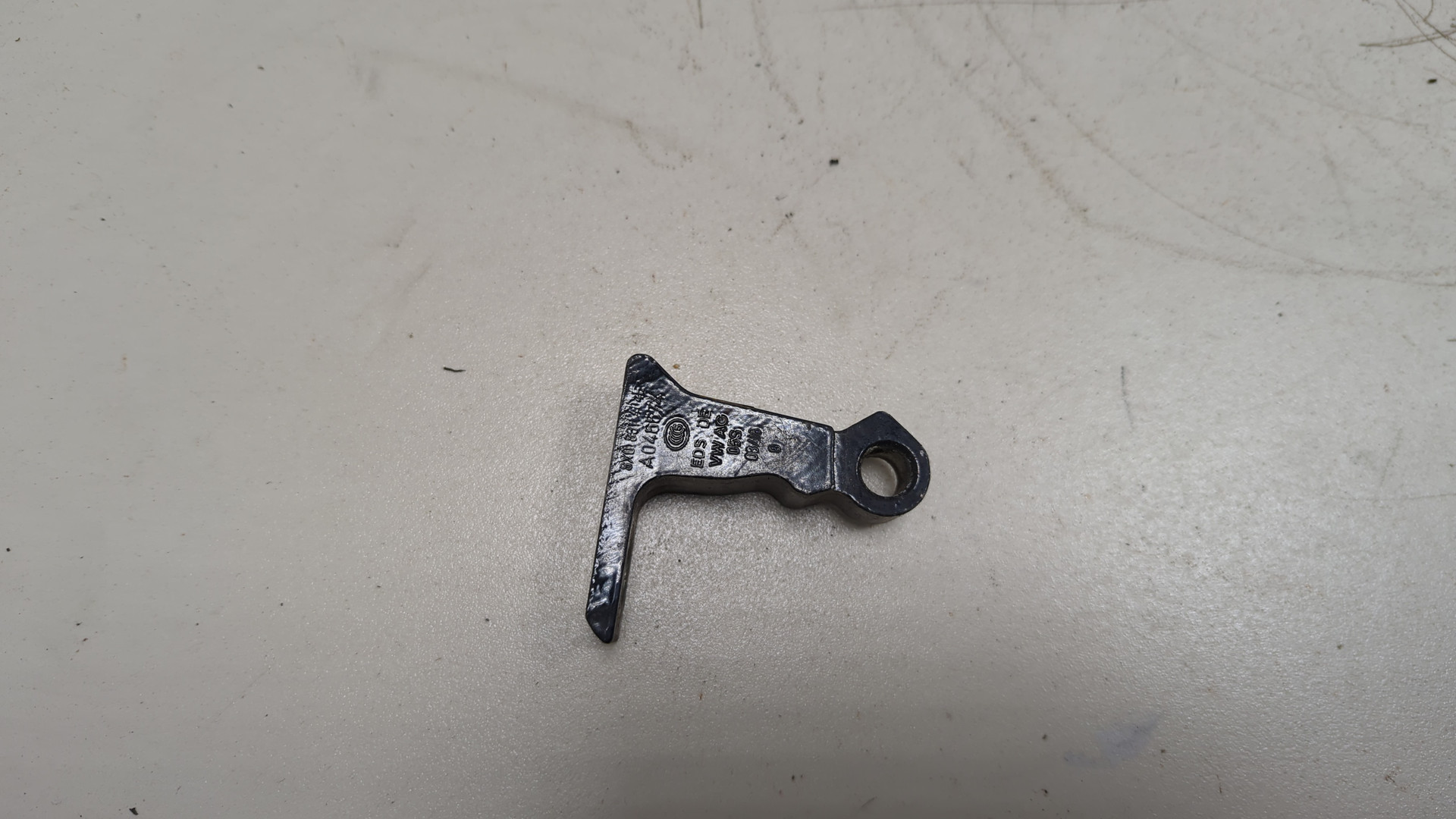 Петля двери