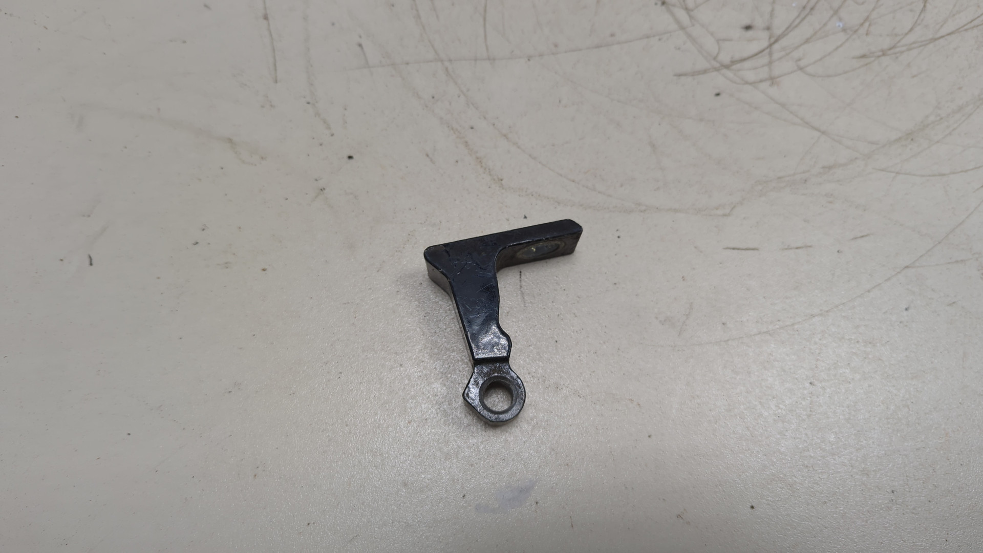 Петля двери