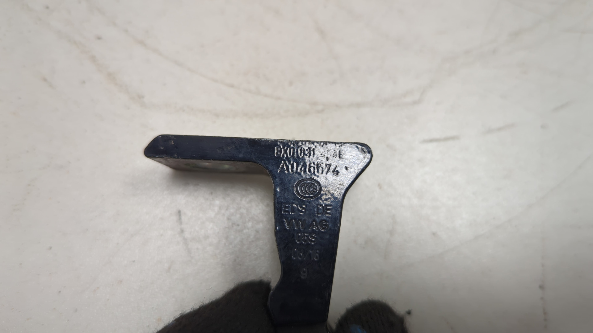 Петля двери