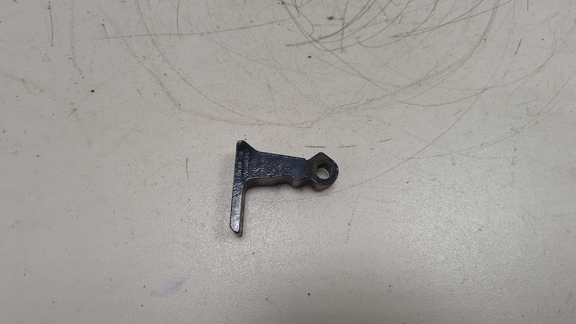 Петля двери