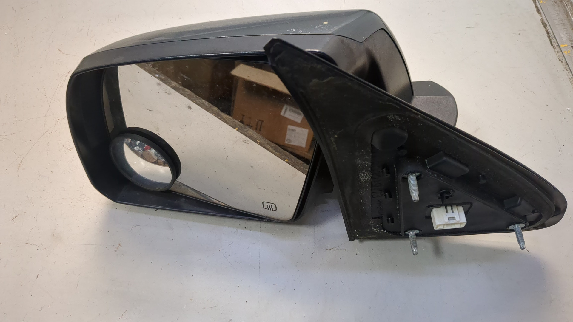 Зеркало левое электрическое