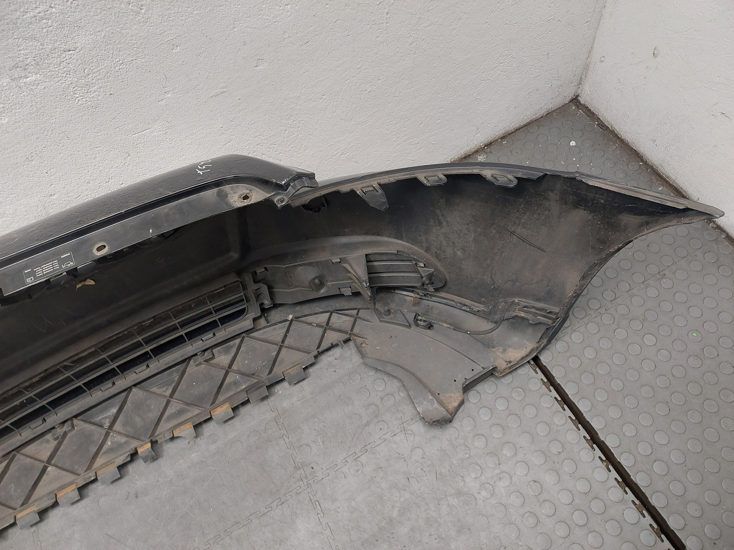 Бампер передний