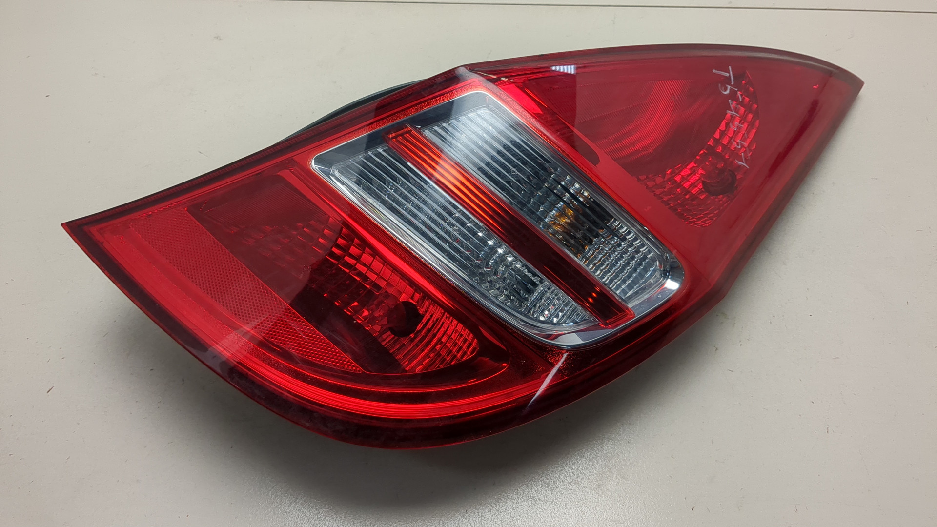 Фонарь задний правый