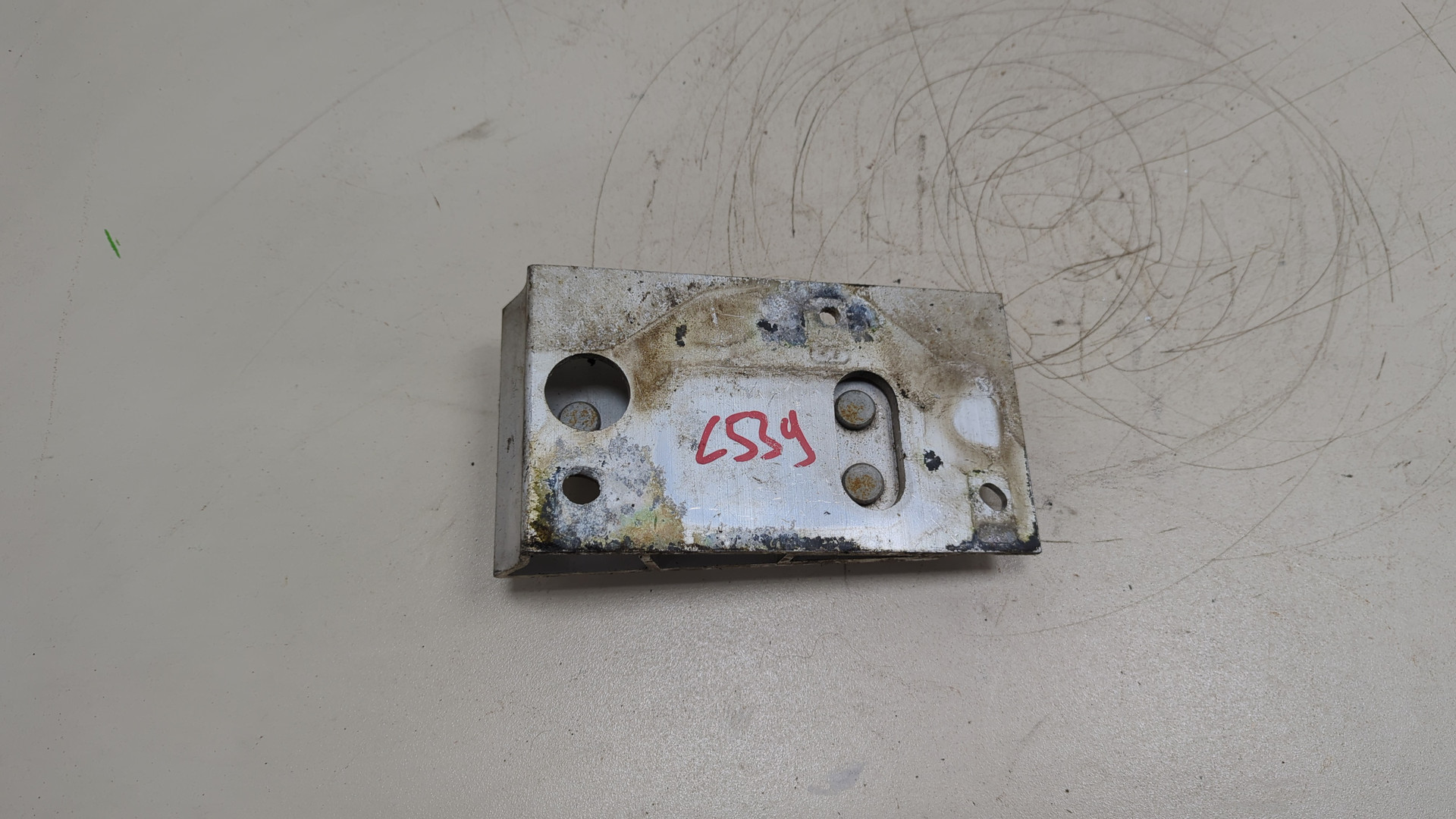 Кронштейн усилителя заднего бампера правый