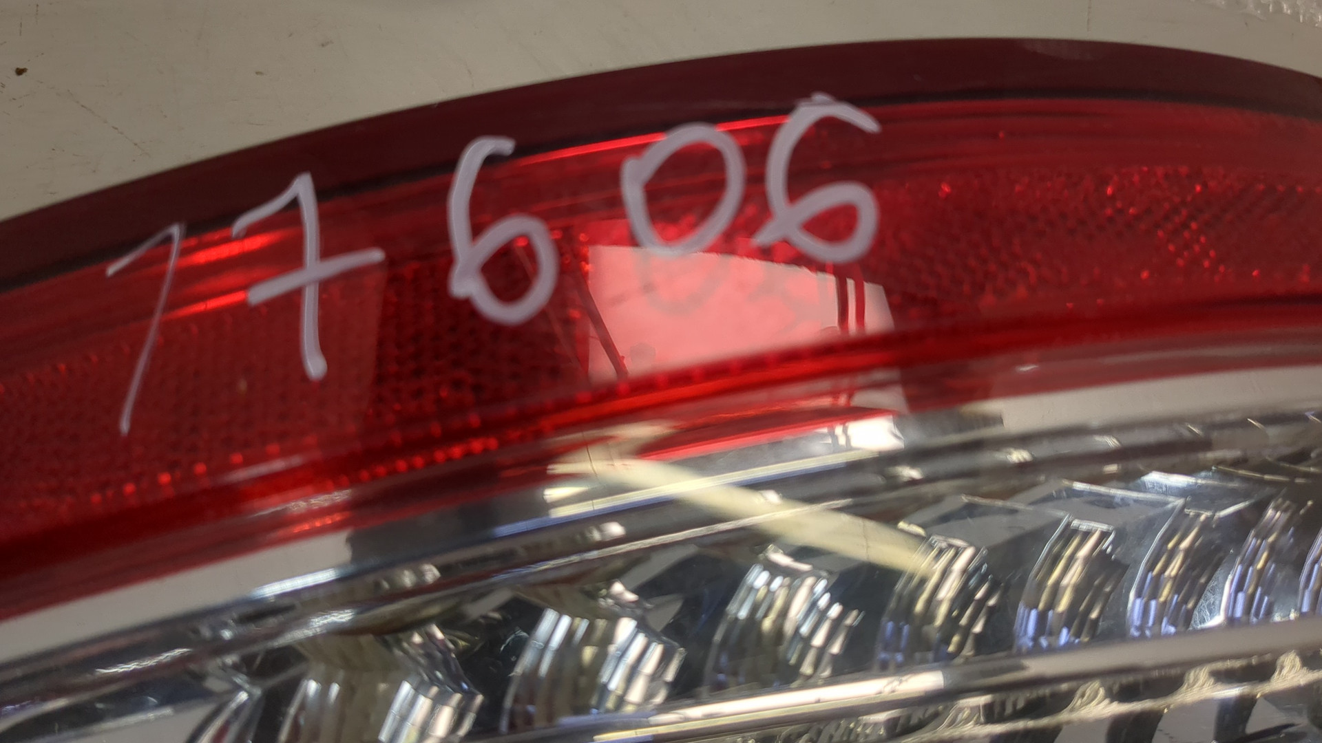 Фонарь задний правый