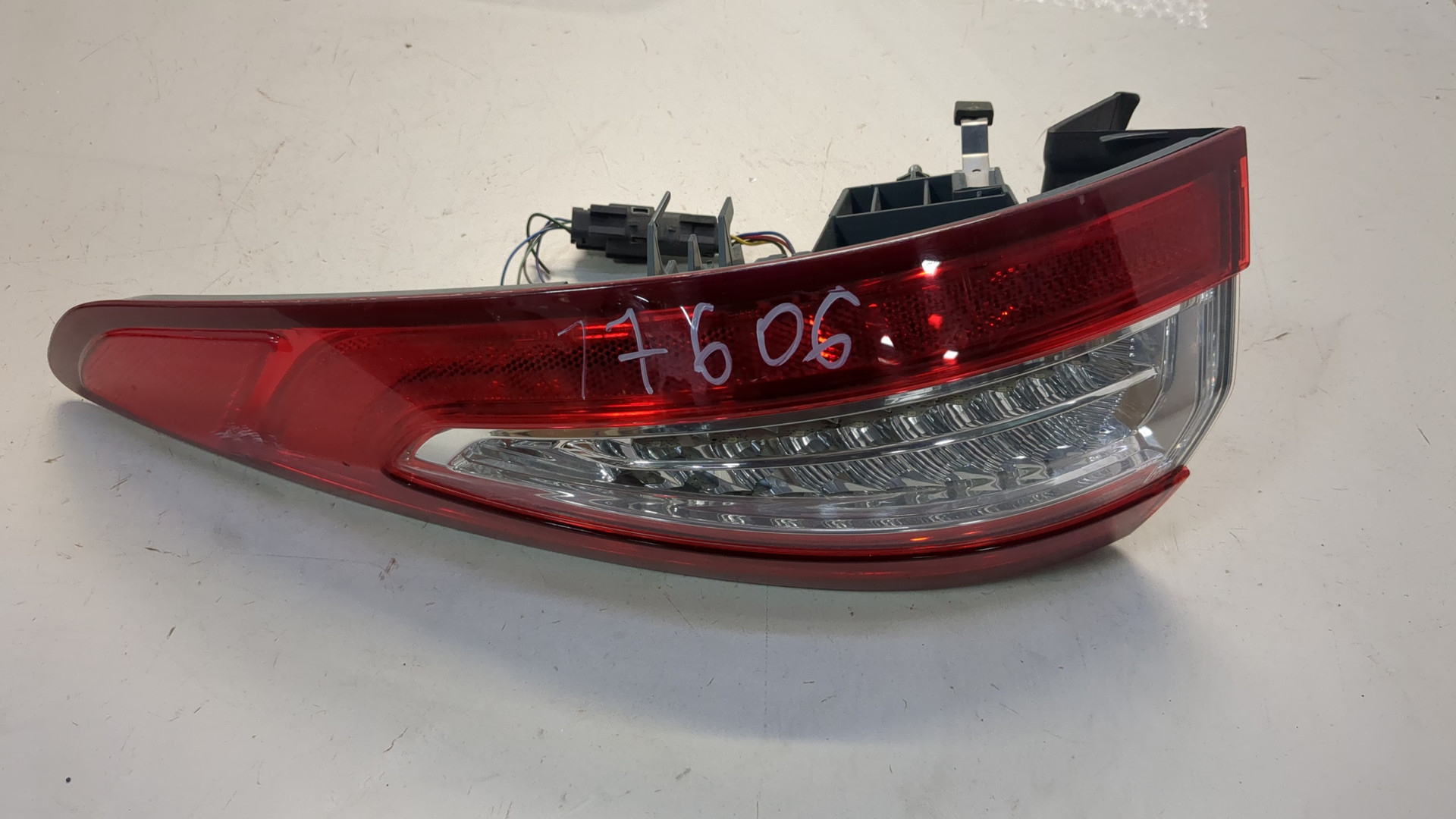 Фонарь задний правый