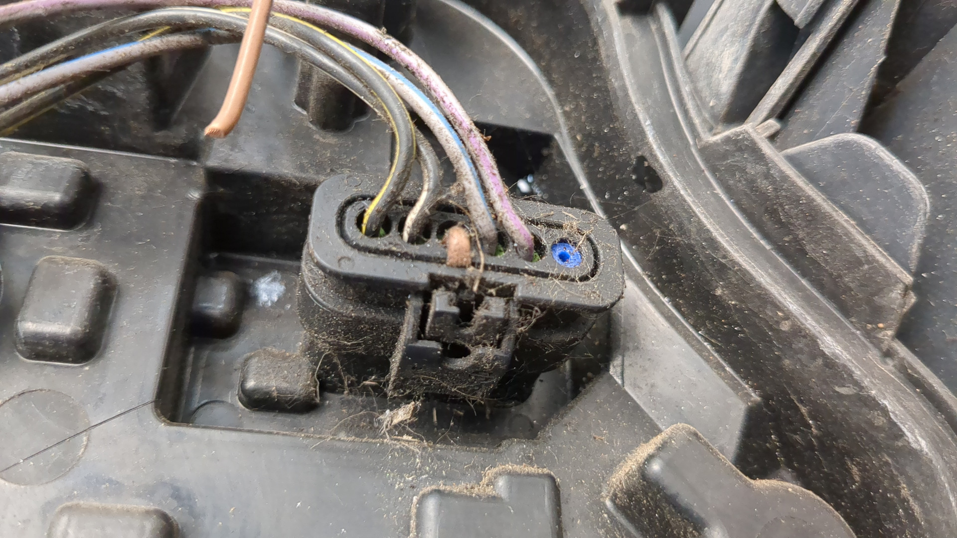 Фонарь задний левый