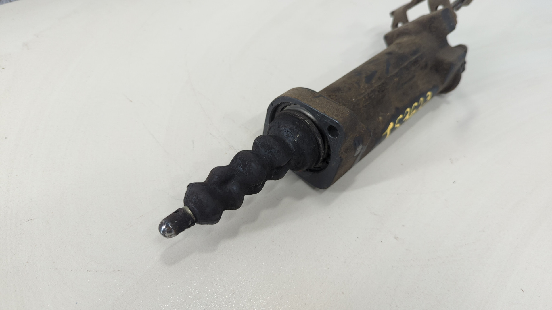 Цилиндр сцепления рабочий