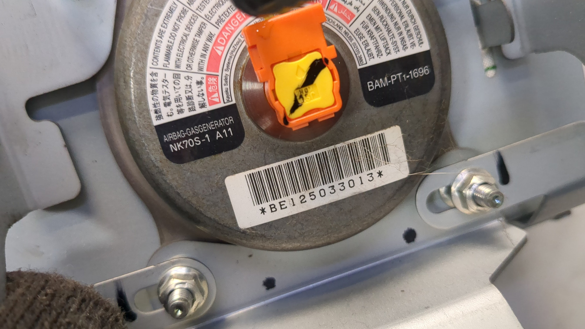 Подушка безопасности пассажирская (в торпедо)