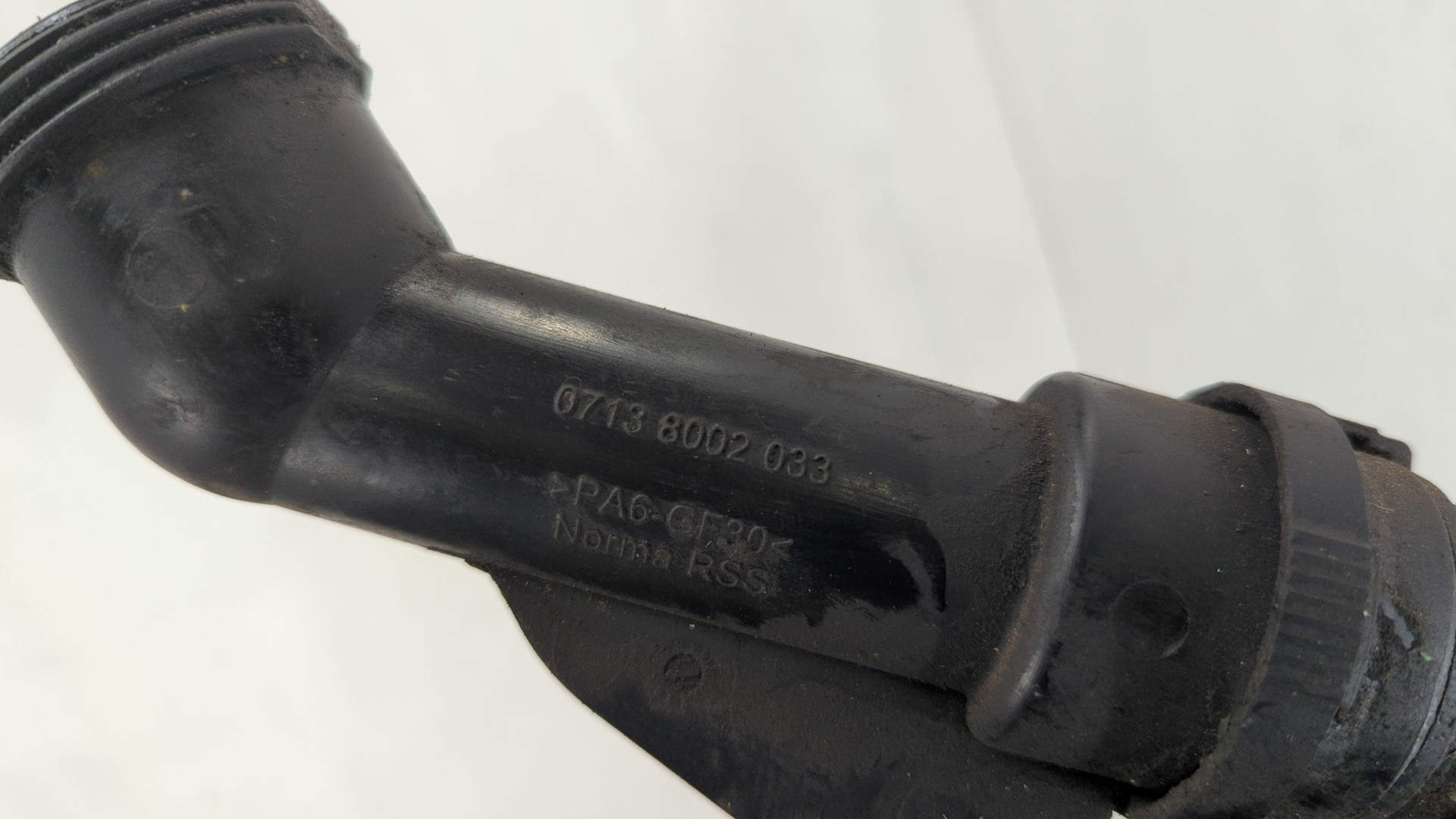 Маслозаливная горловина