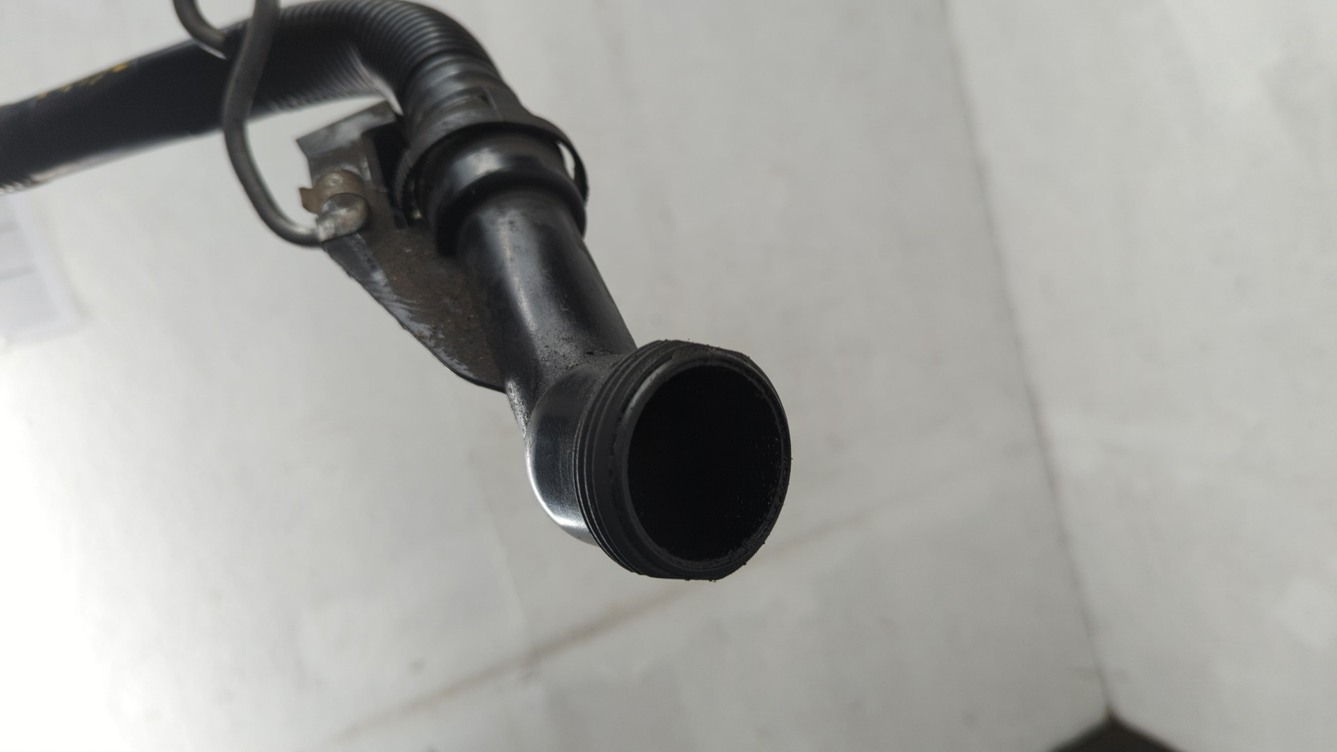 Маслозаливная горловина