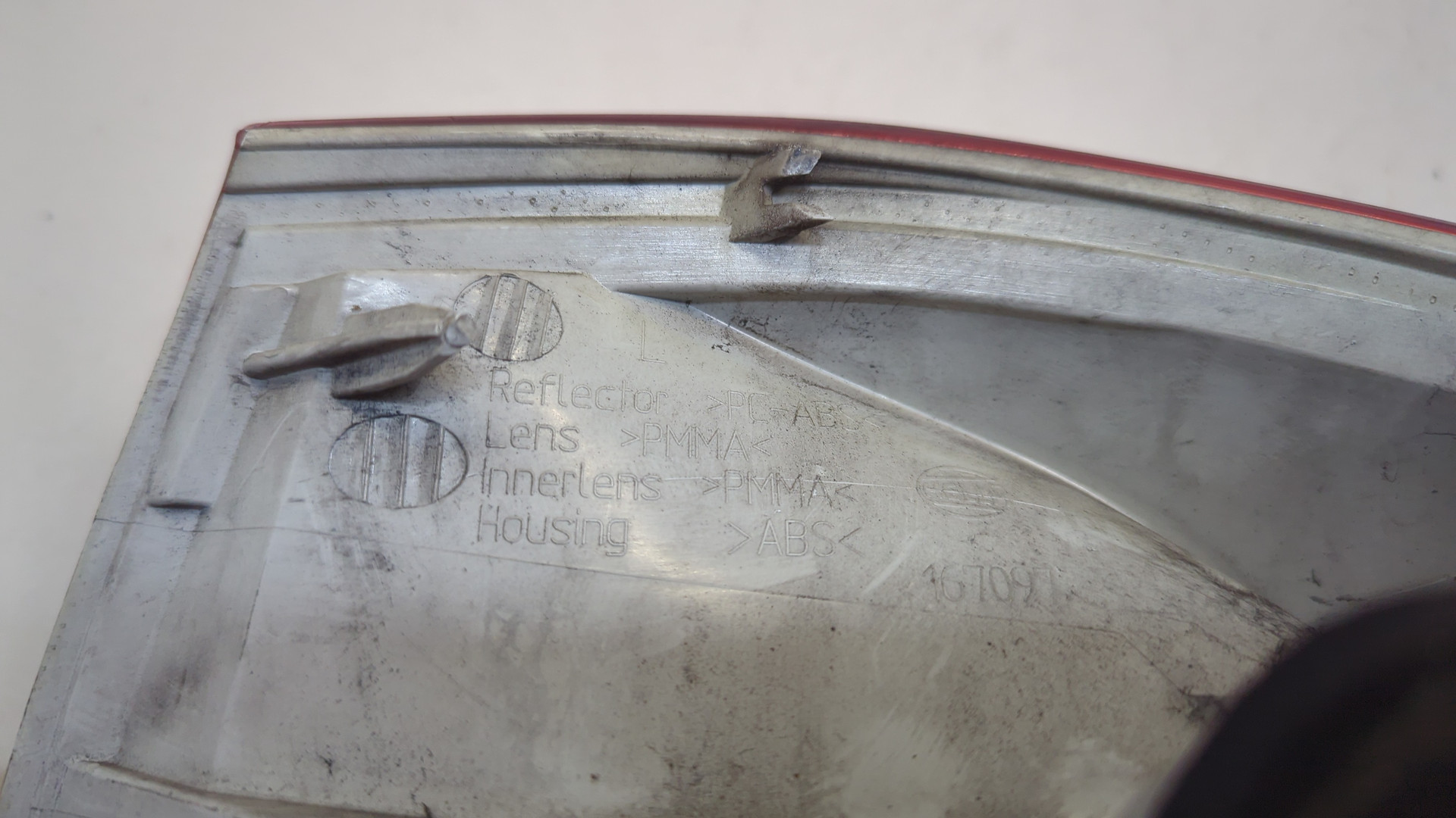 Фонарь задний левый