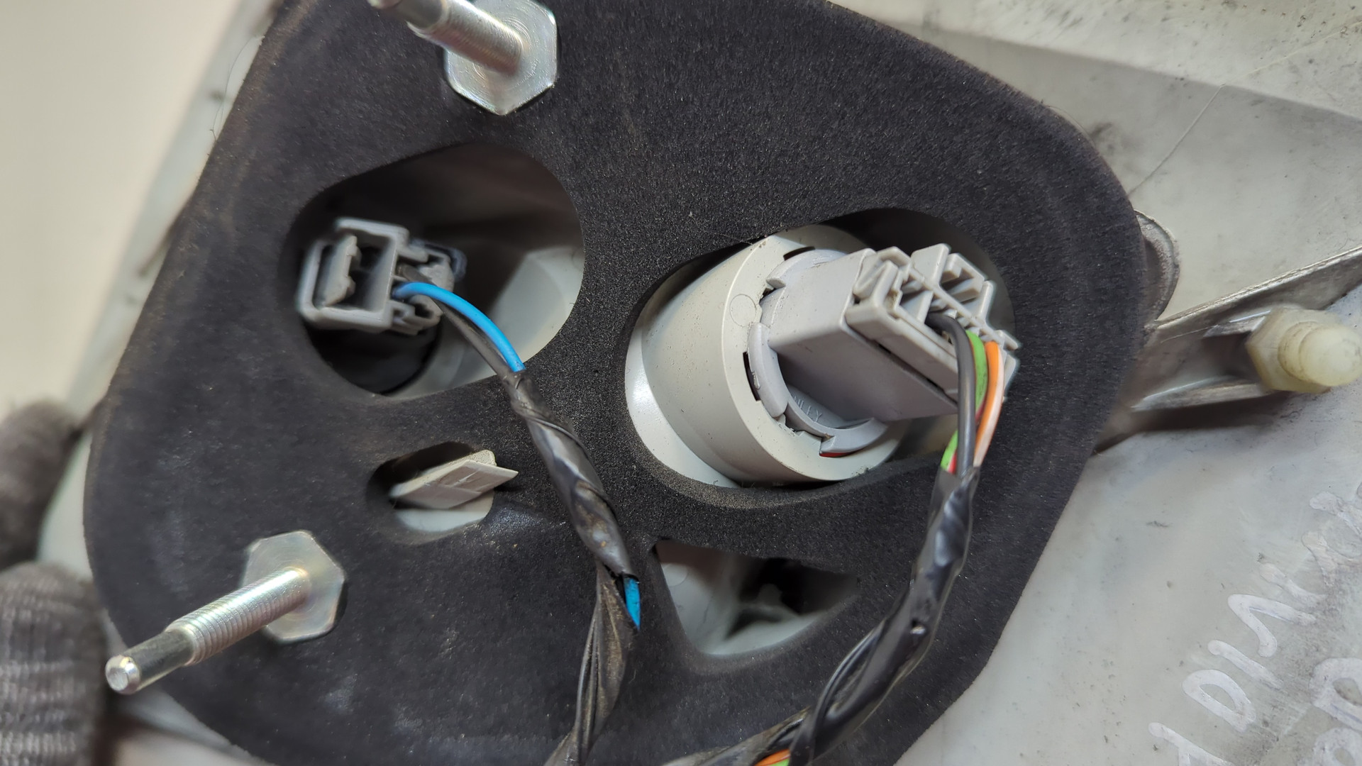 Фонарь задний левый