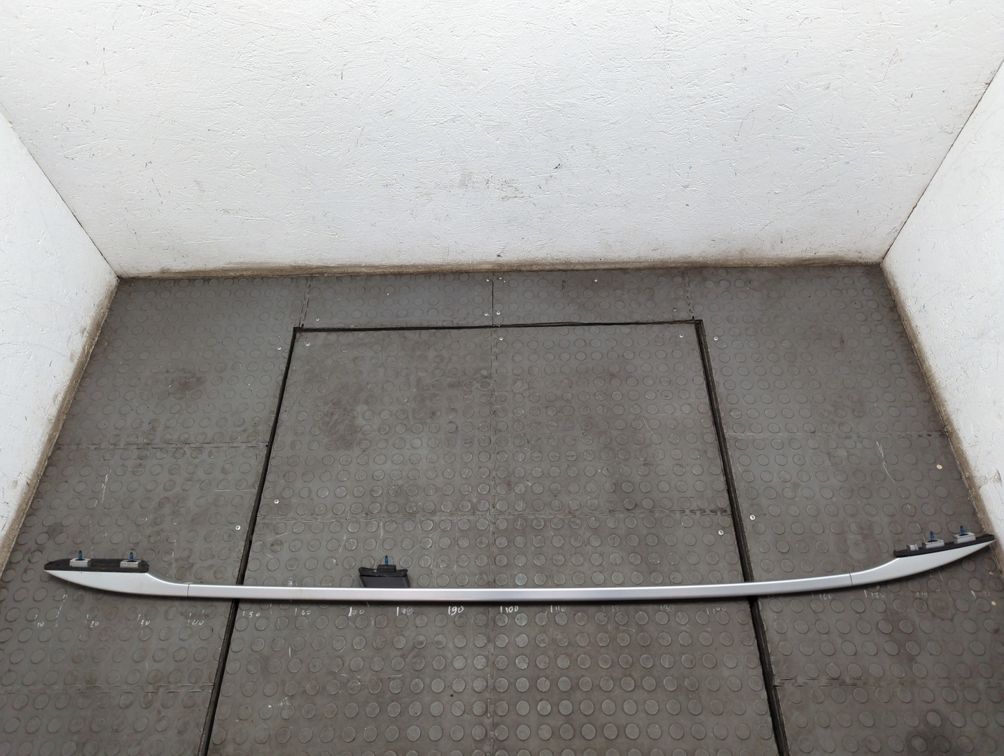 Рейлинг (релинг) правый (планка на крышу)