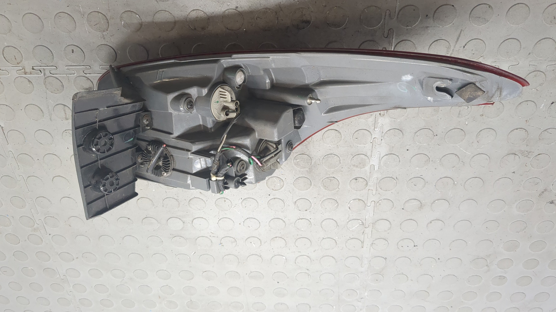 Фонарь задний левый