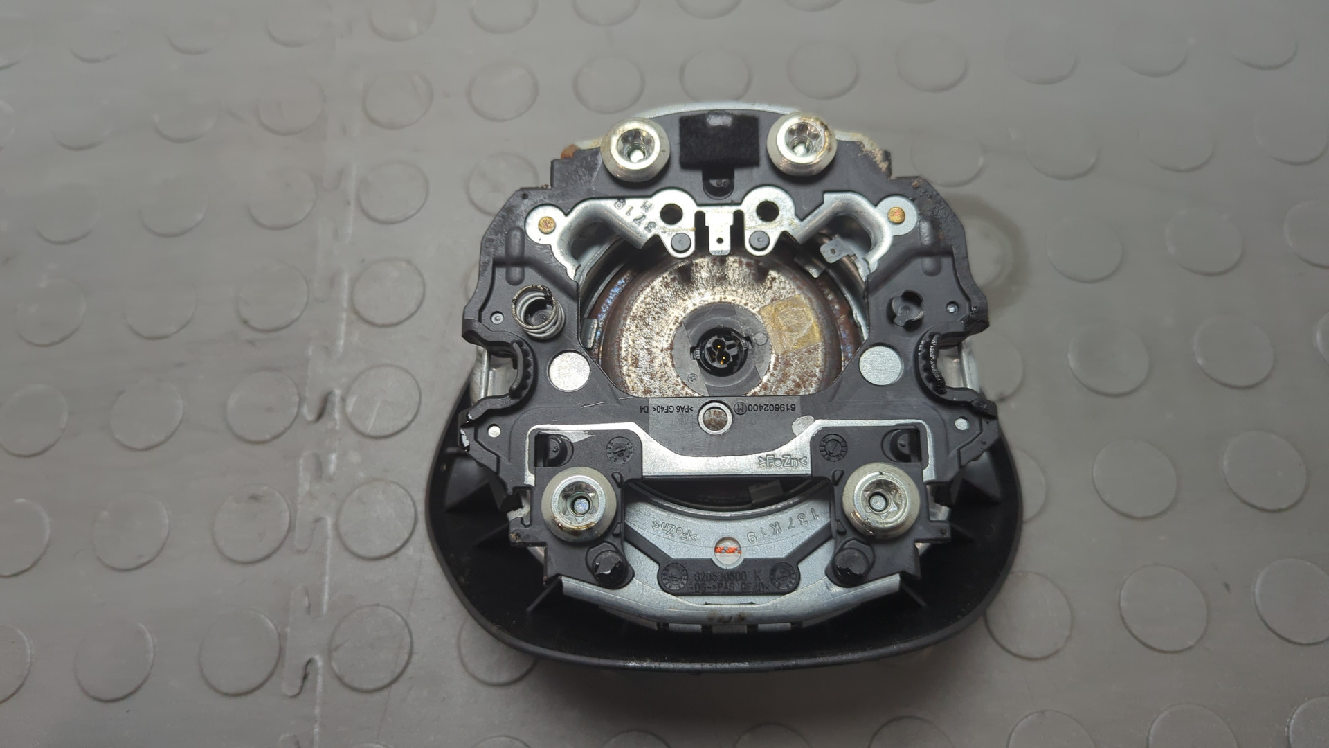 Подушка безопасности в рулевое колесо