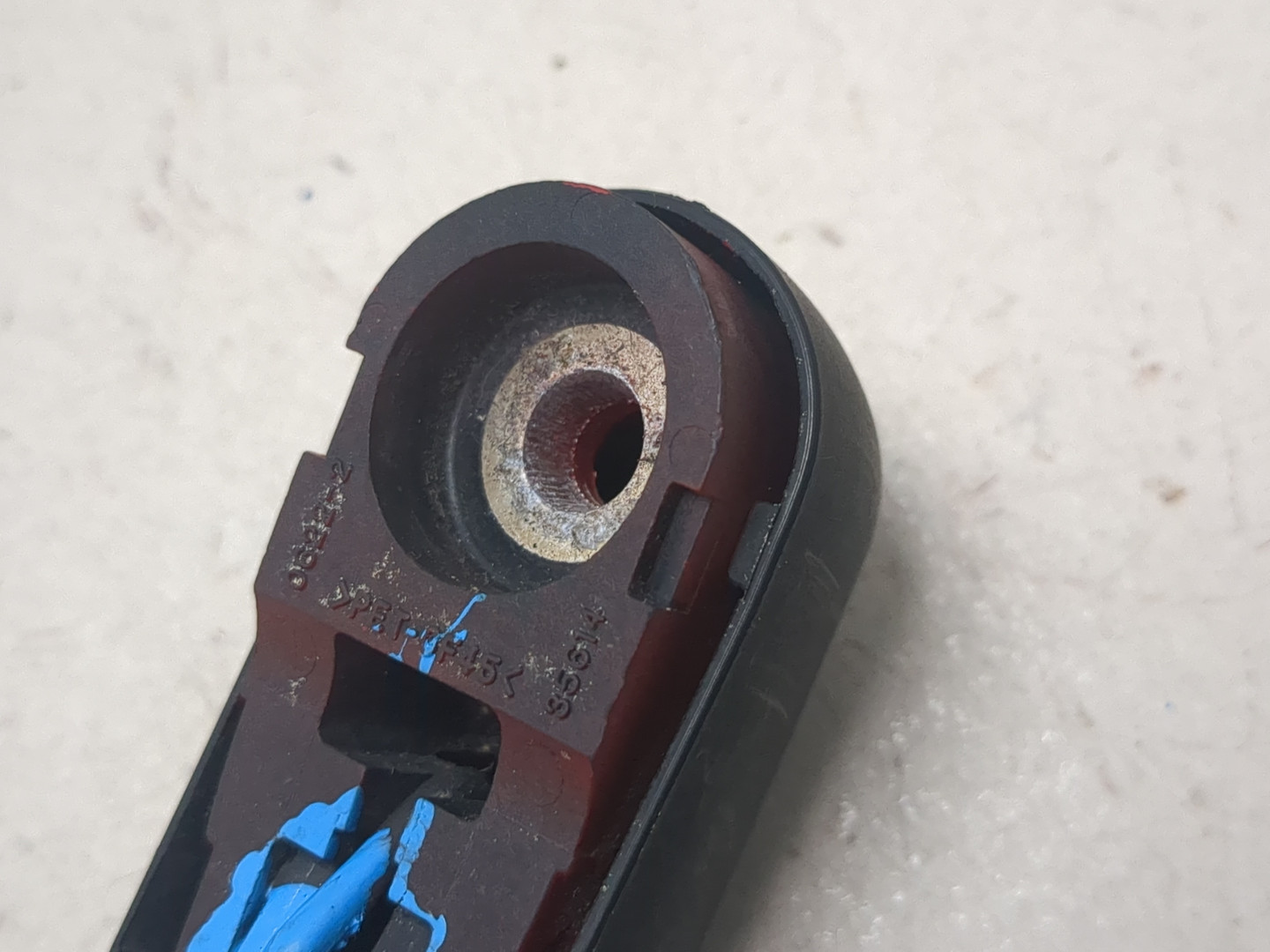 Поводок стеклоочистителя заднего