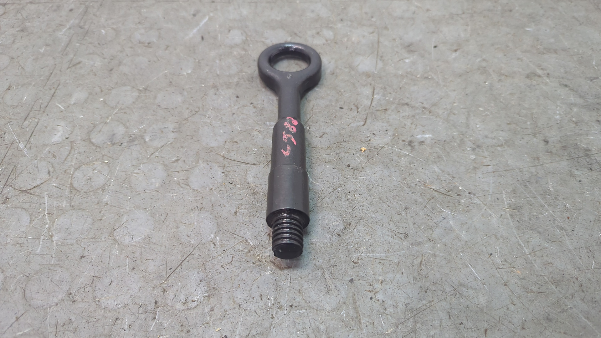 Крюк буксировочный