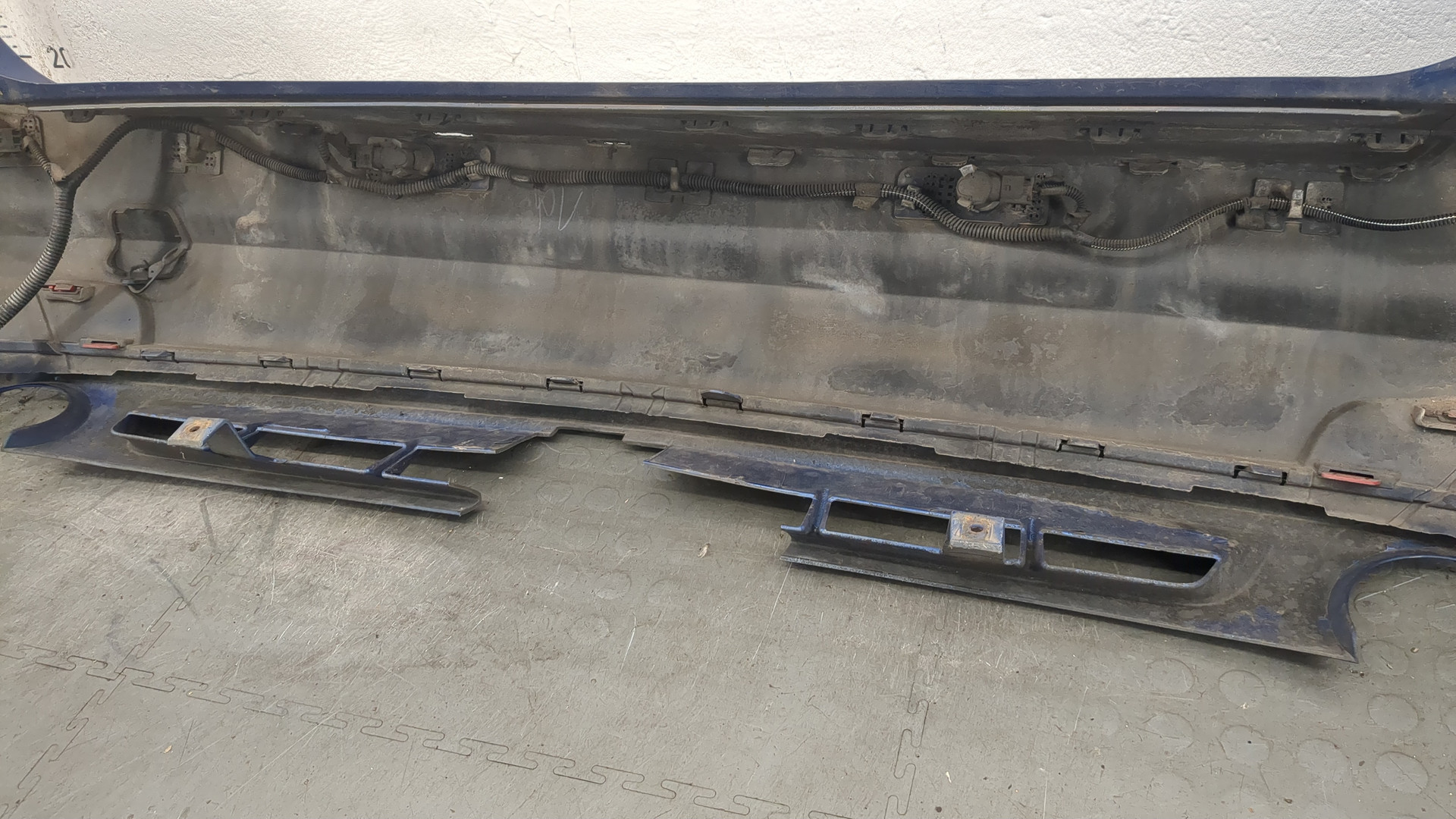 Бампер задний