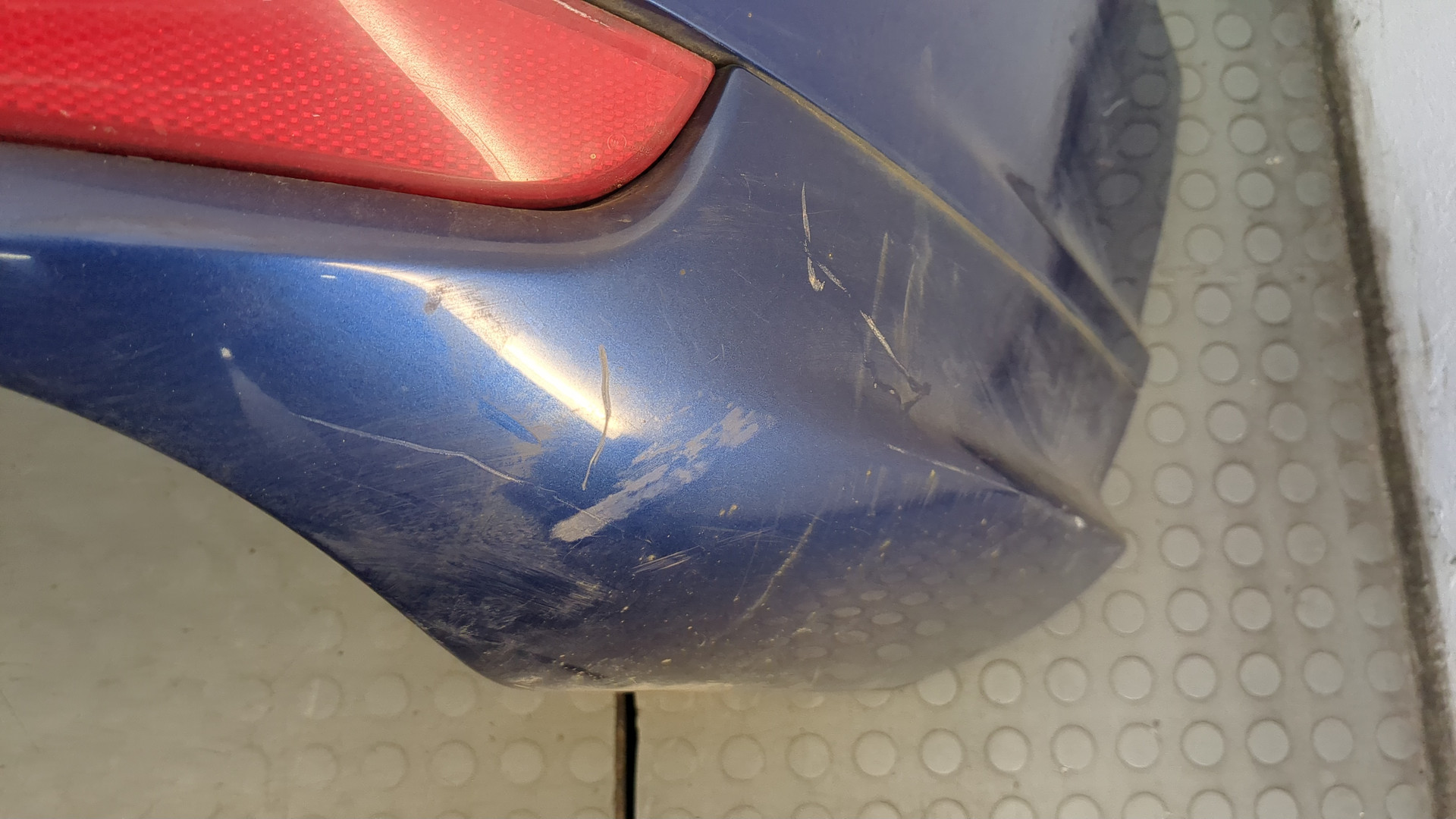 Бампер задний