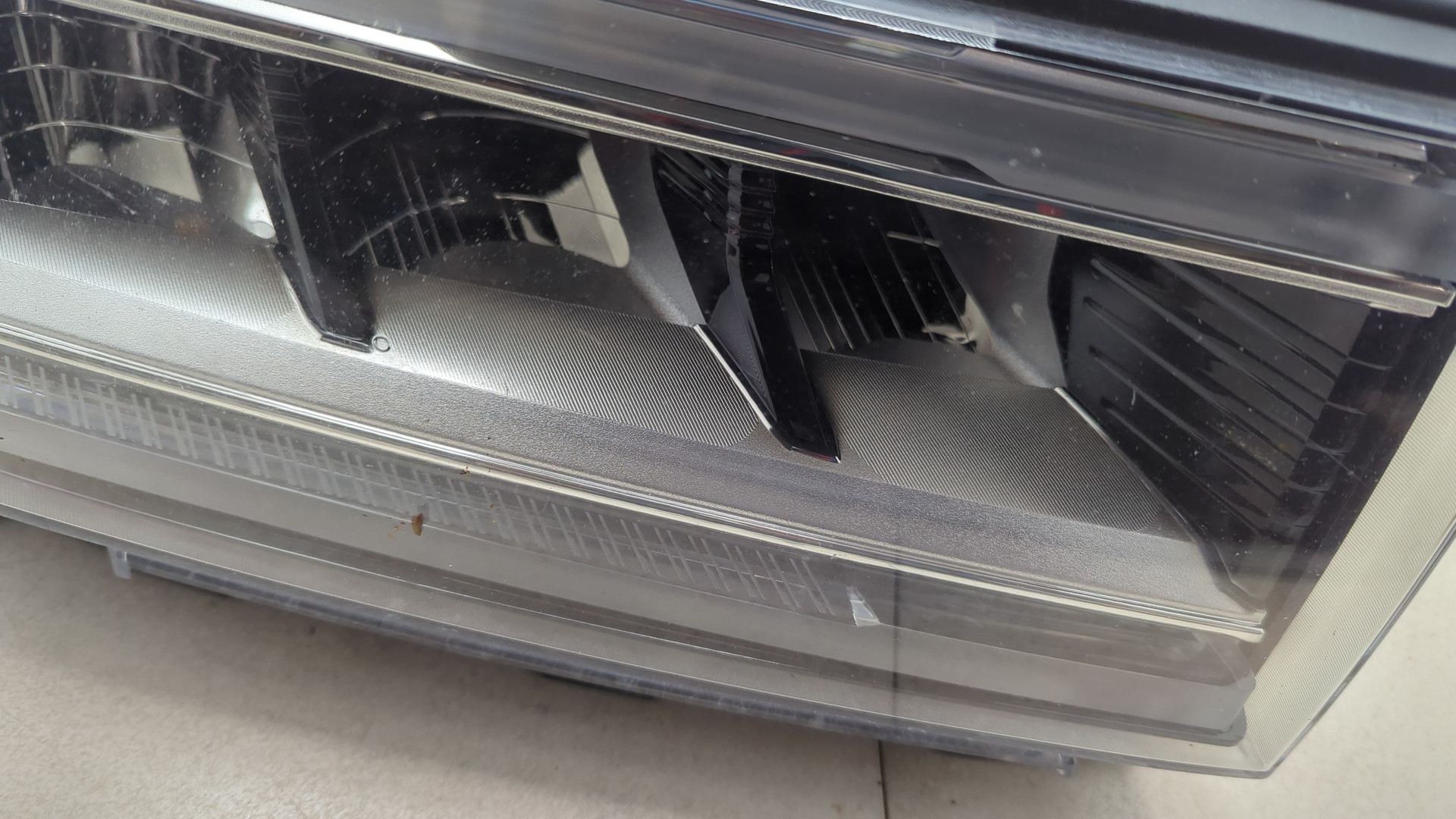 Фара правая для GMC Acadia 2019>