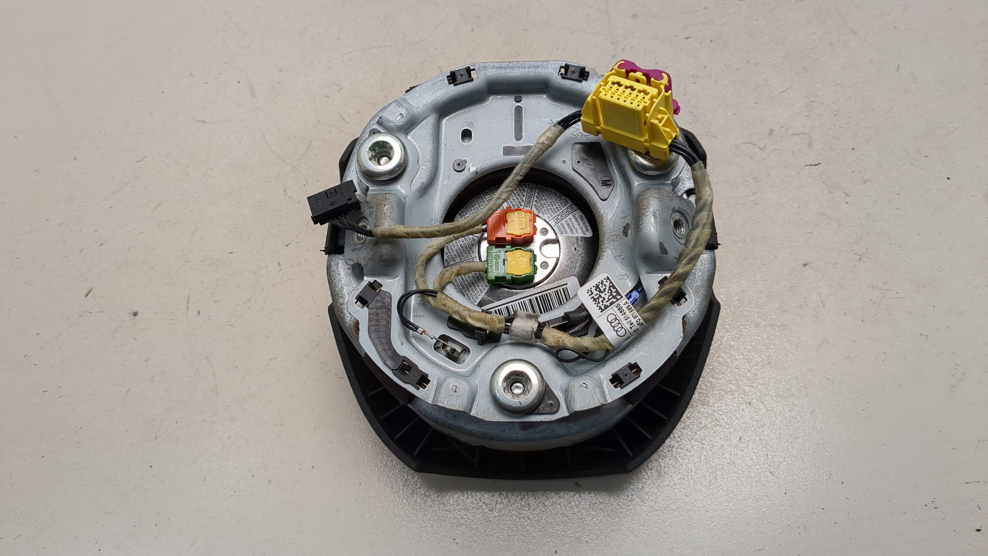 Подушка безопасности в рулевое колесо