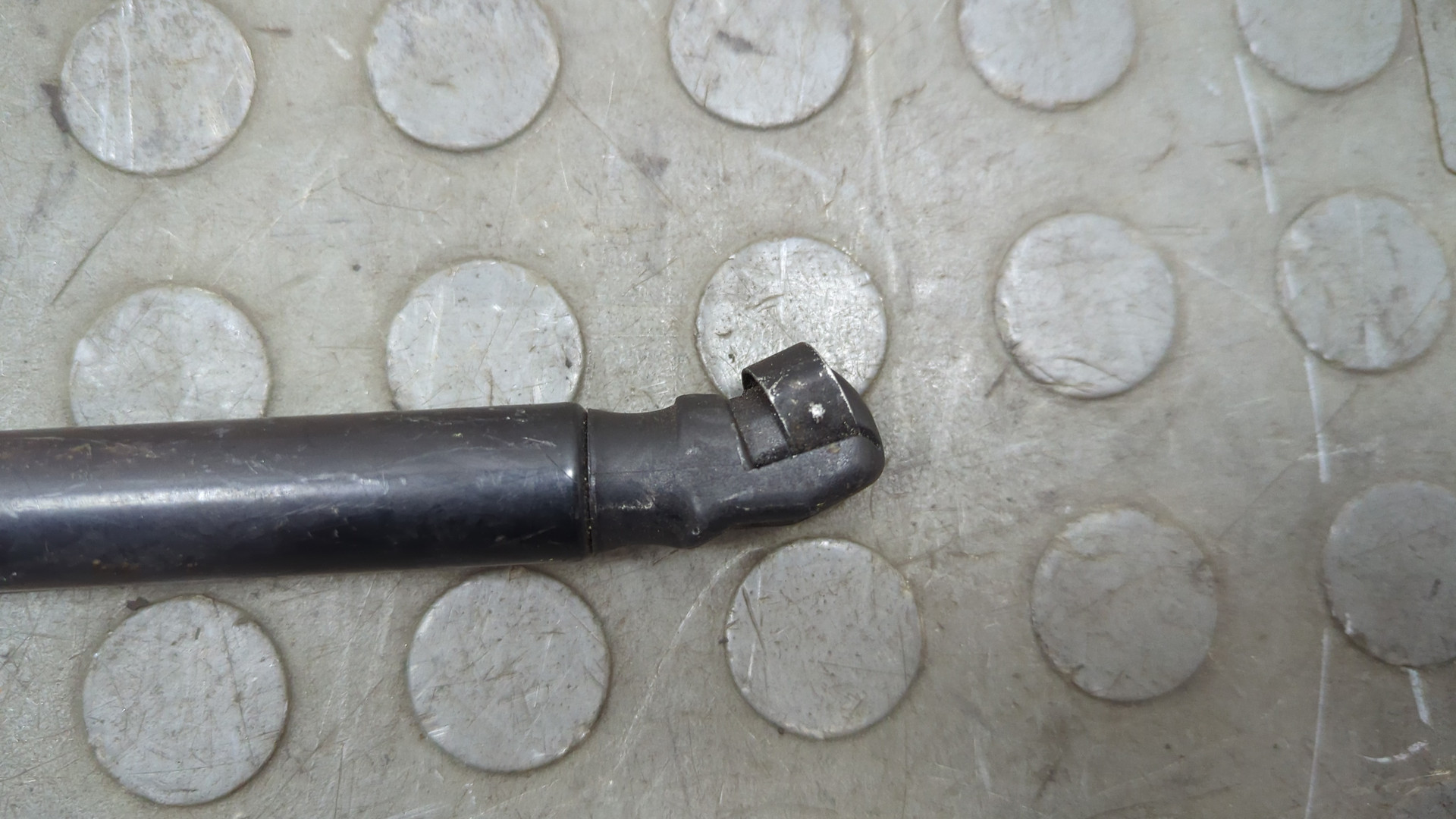 Амортизатор капота