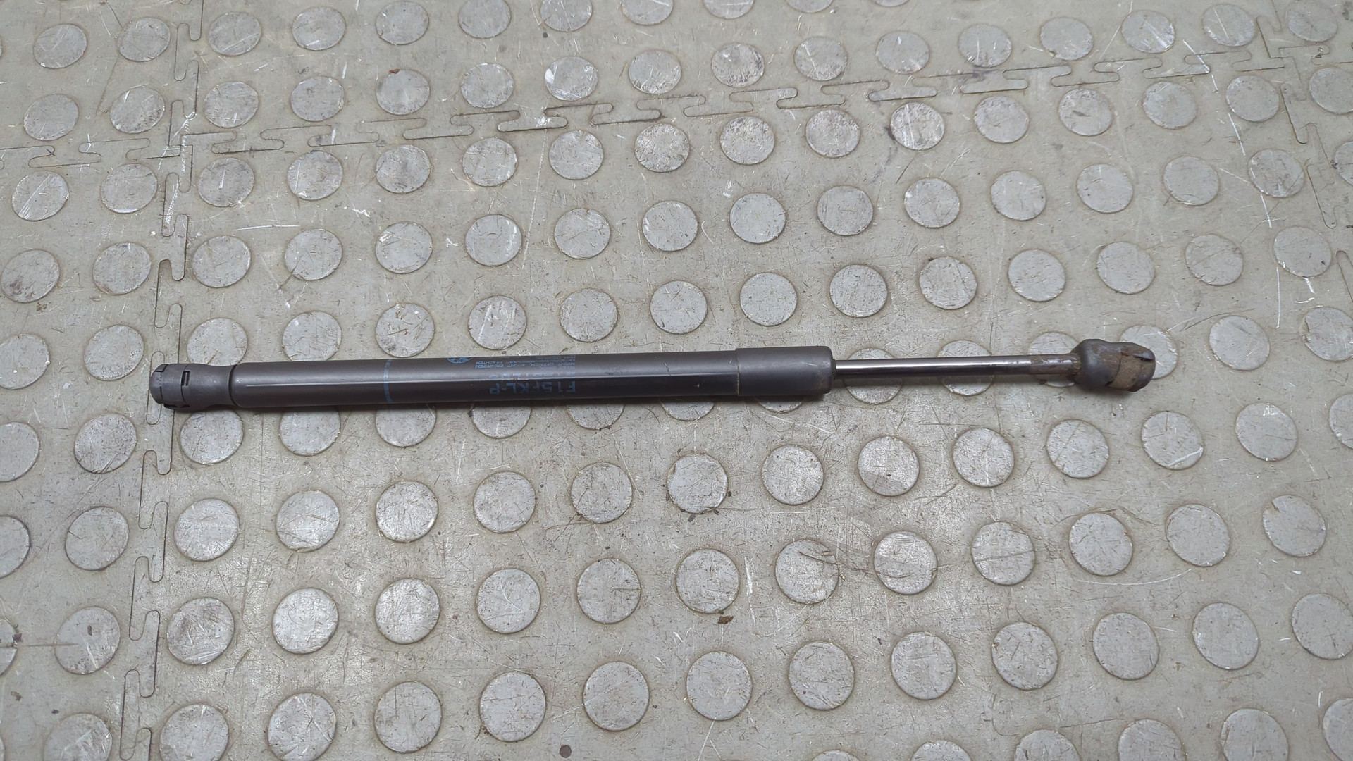 Амортизатор капота