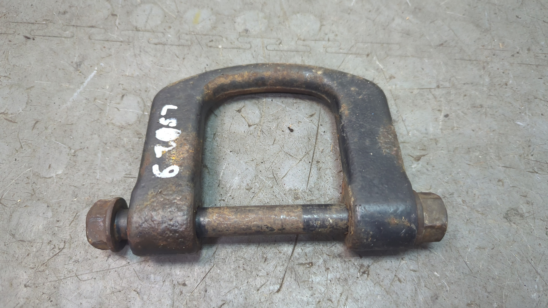 Крюк буксировочный