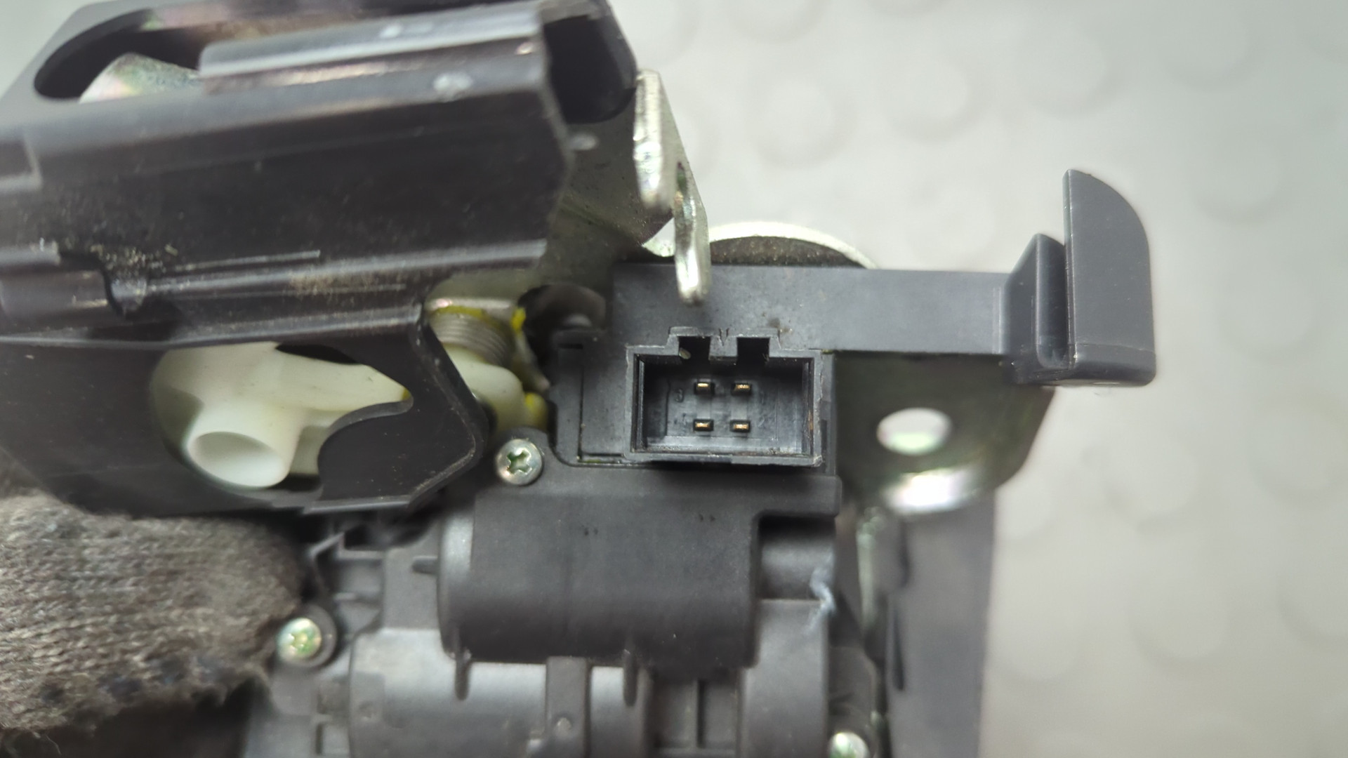 Замок багажника