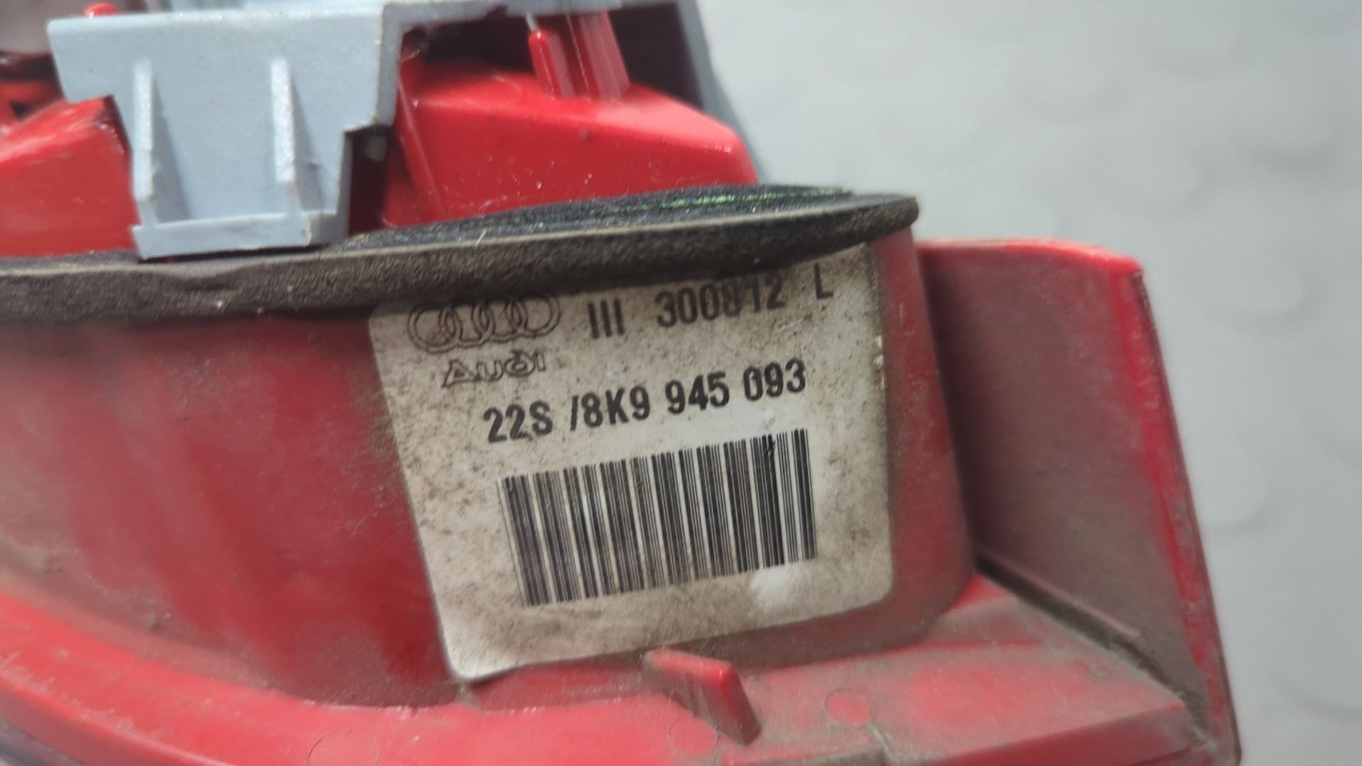 Фонарь задний внутренний левый