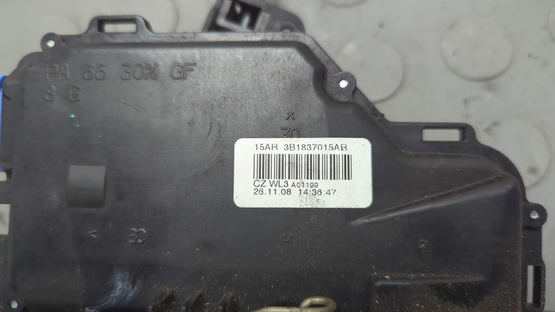 Замок двери передней левой