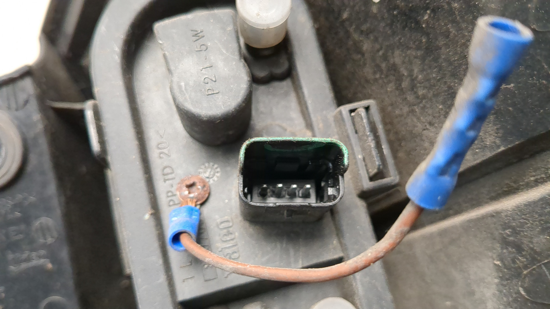 Фонарь задний левый