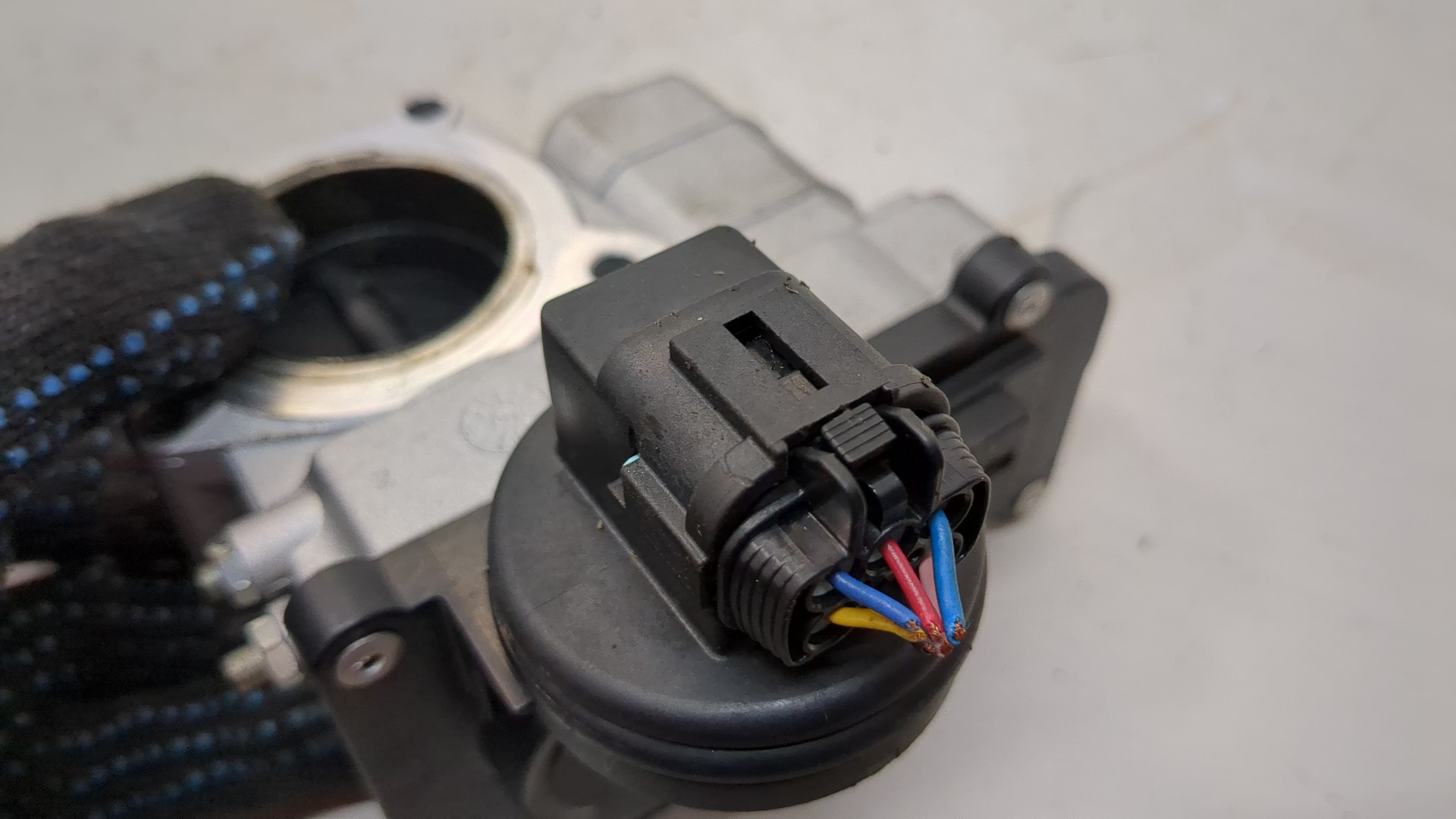 Заслонка дроссельная электрическая