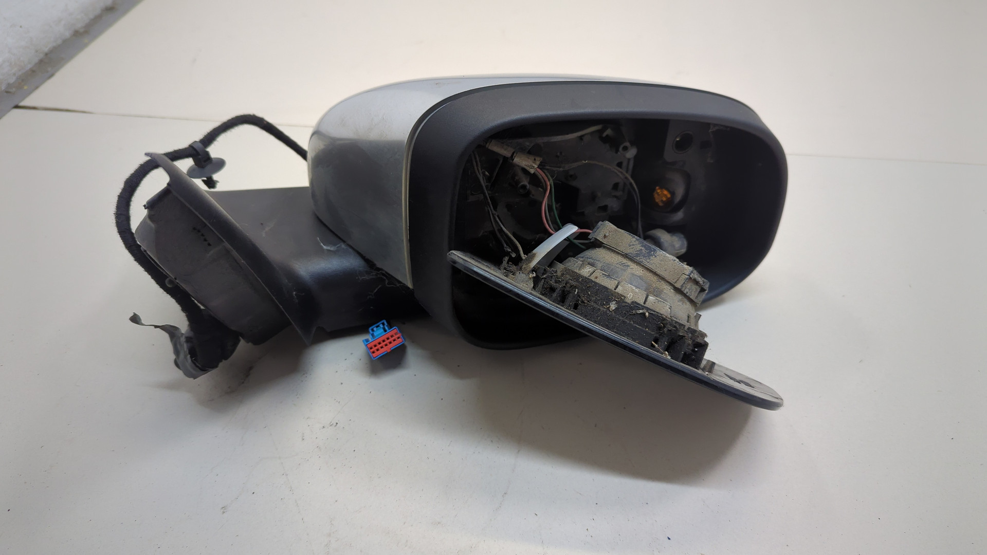 Зеркало правое электрическое