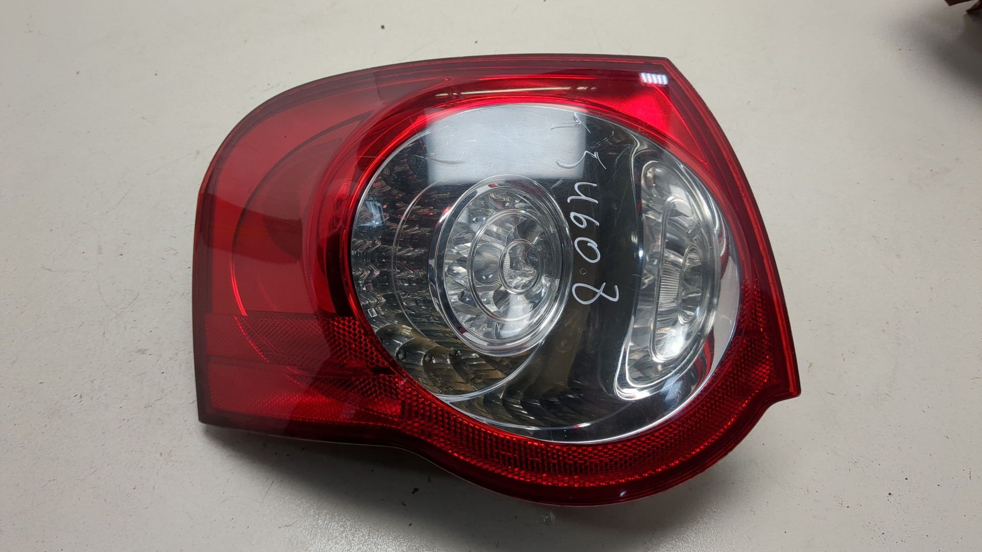 Фонарь задний левый