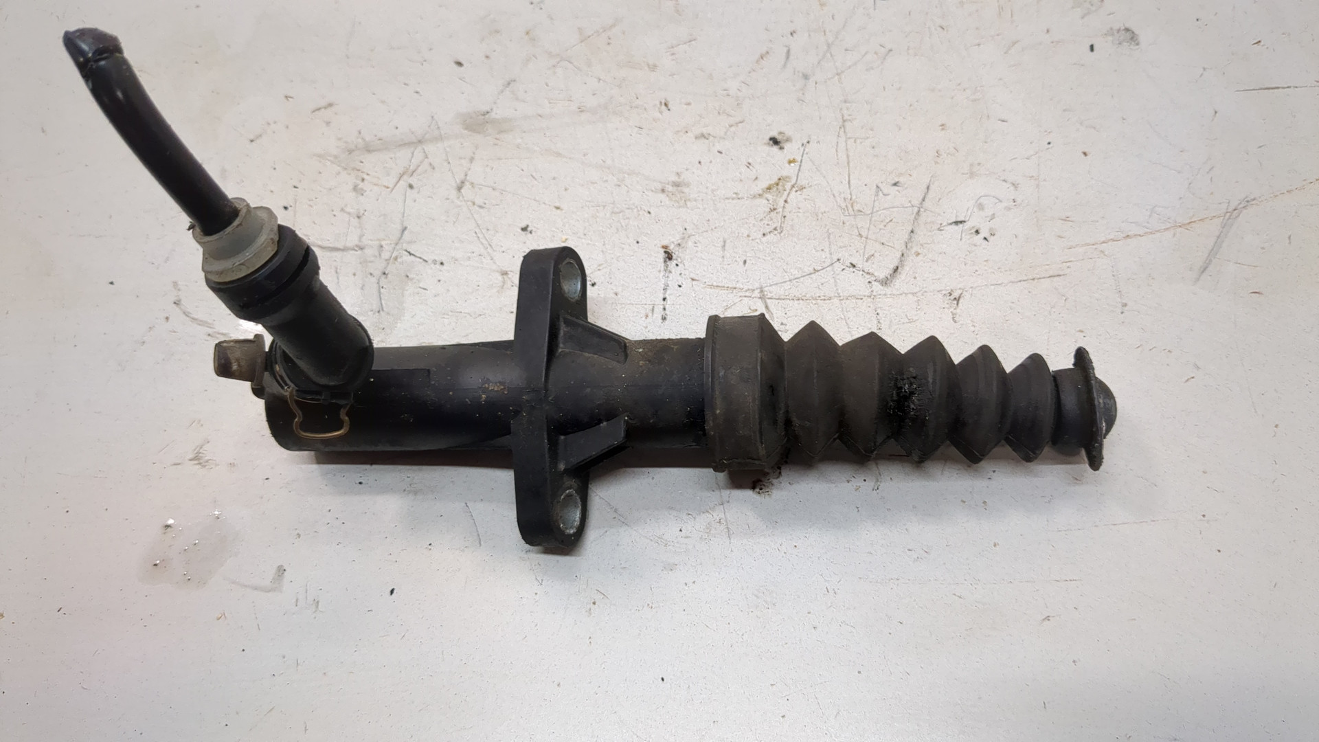 Цилиндр сцепления рабочий