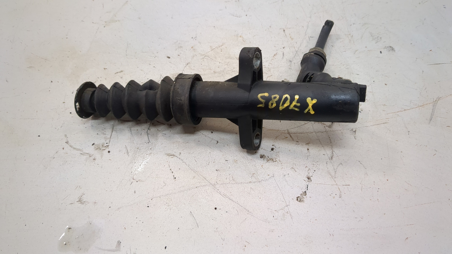 Цилиндр сцепления рабочий