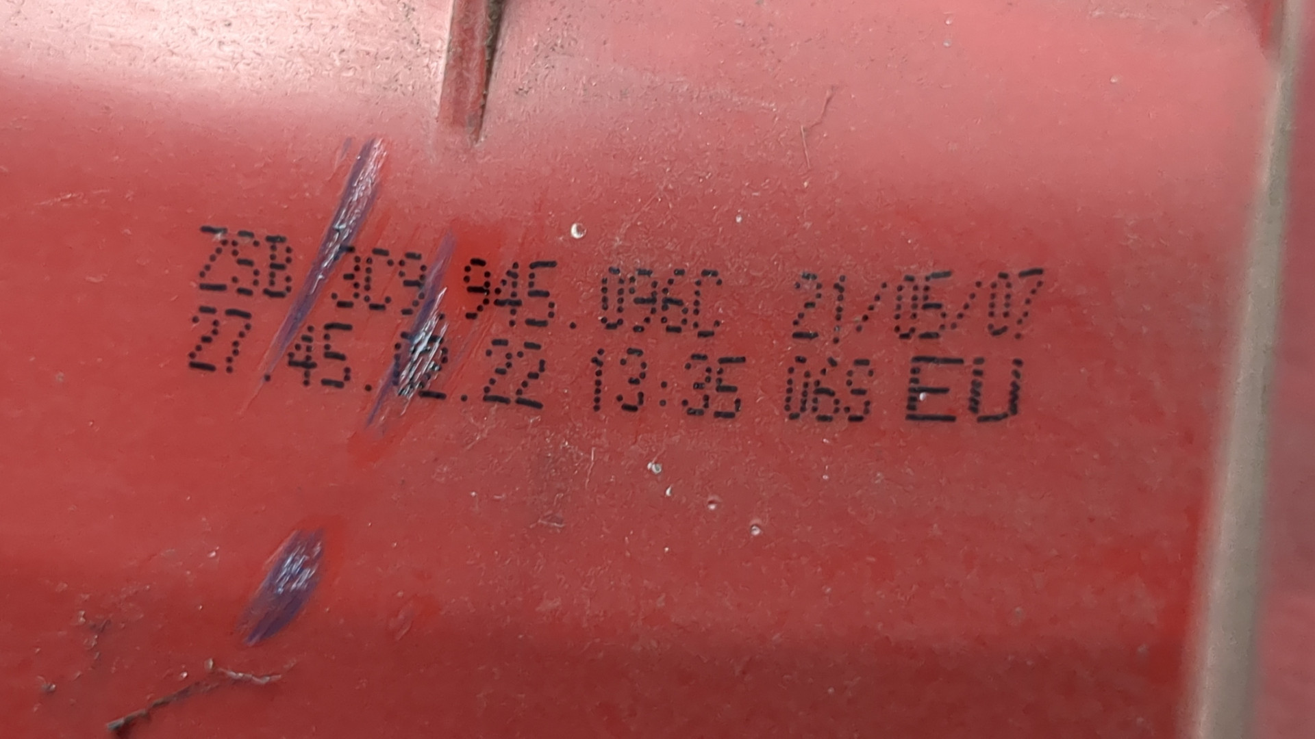 Фонарь задний правый